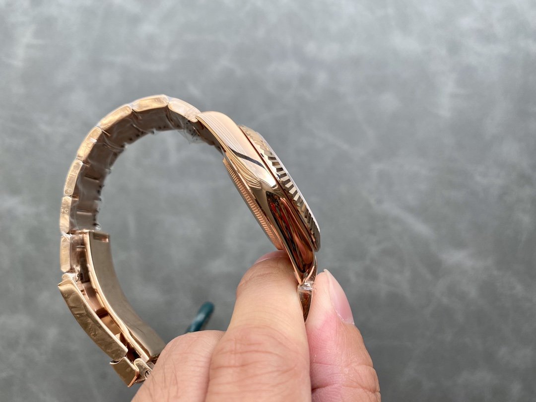 SKY-DWELLER 42 ROSE GOLD BLACK DIAL