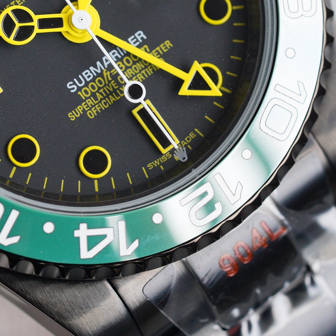 GMT-MASTER II CUSTOM GREEN BLACK BEZEL