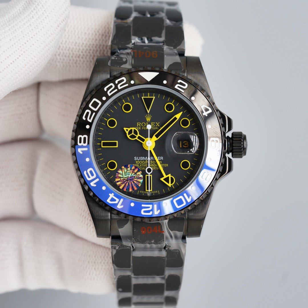 GMT-MASTER II CUSTOM BLACK BATMAN BEZEL YELLOW NUMERALS