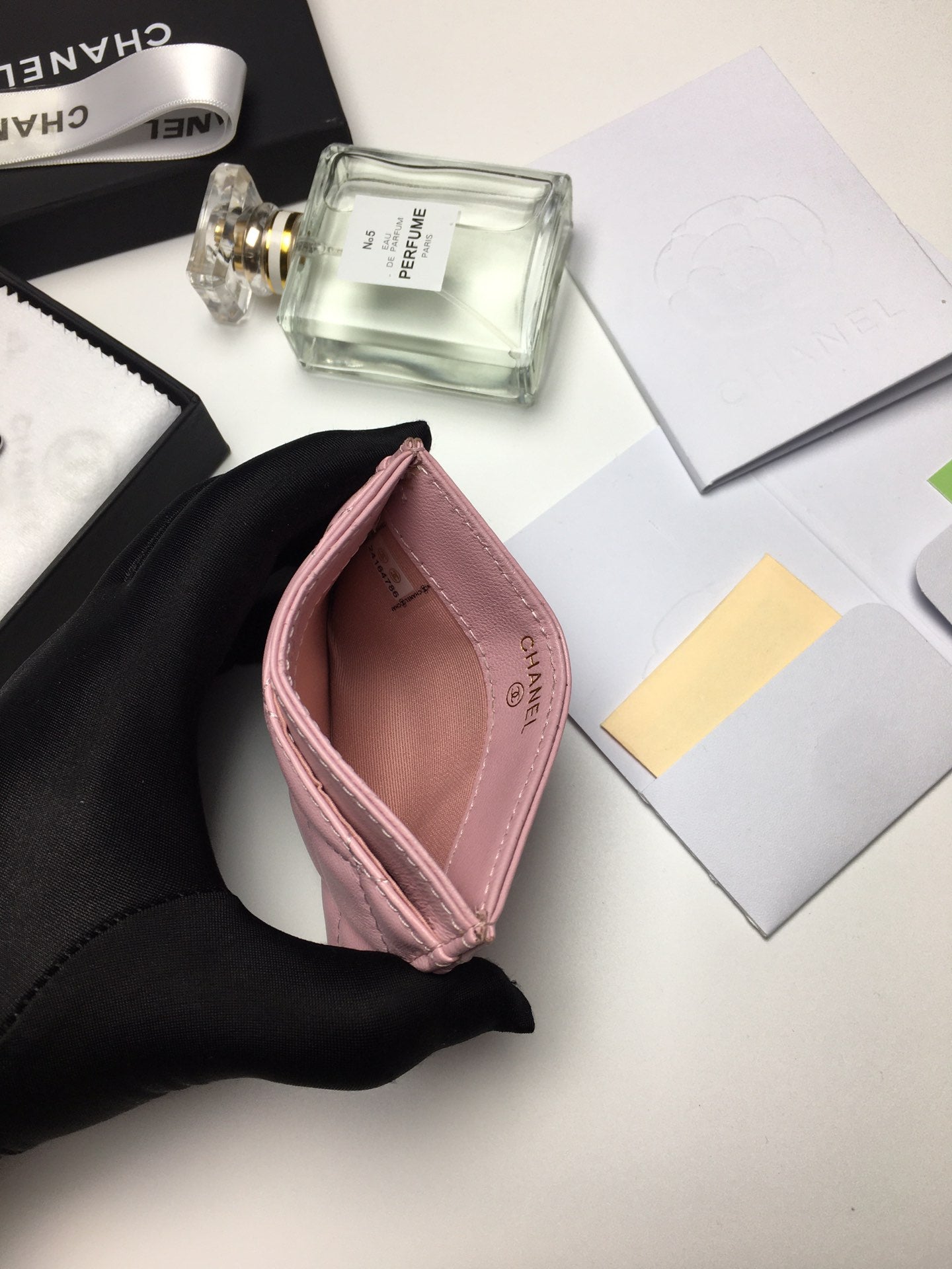 CC CARD HOLDER 11.2 BABY PINK CALFSKIN SILVER ICON