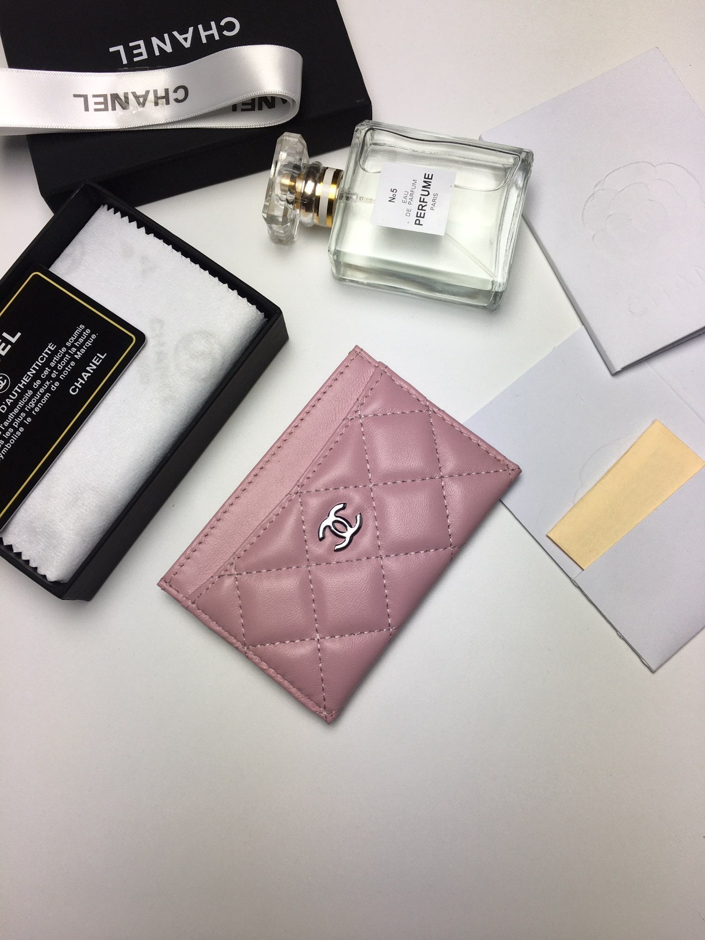 CC CARD HOLDER 11.2 BABY PINK CALFSKIN SILVER ICON