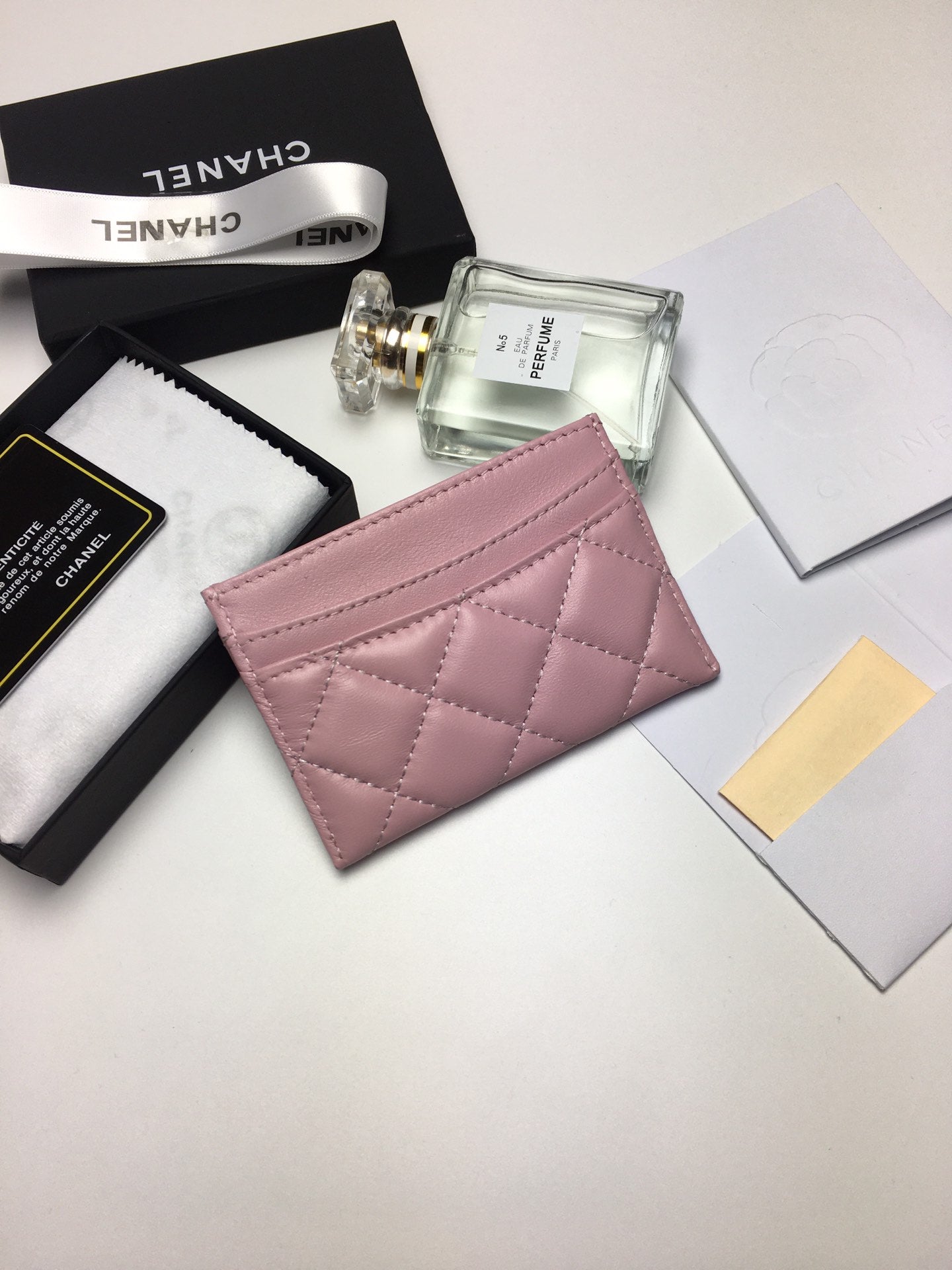 CC CARD HOLDER 11.2 BABY PINK CALFSKIN SILVER ICON