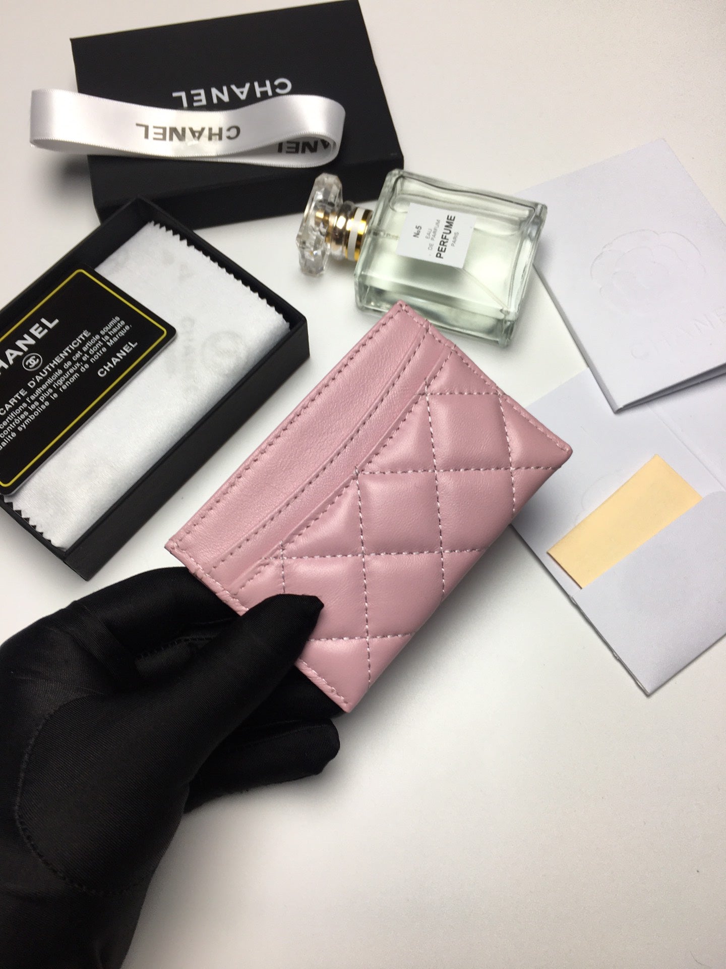 CC CARD HOLDER 11.2 BABY PINK CALFSKIN SILVER ICON
