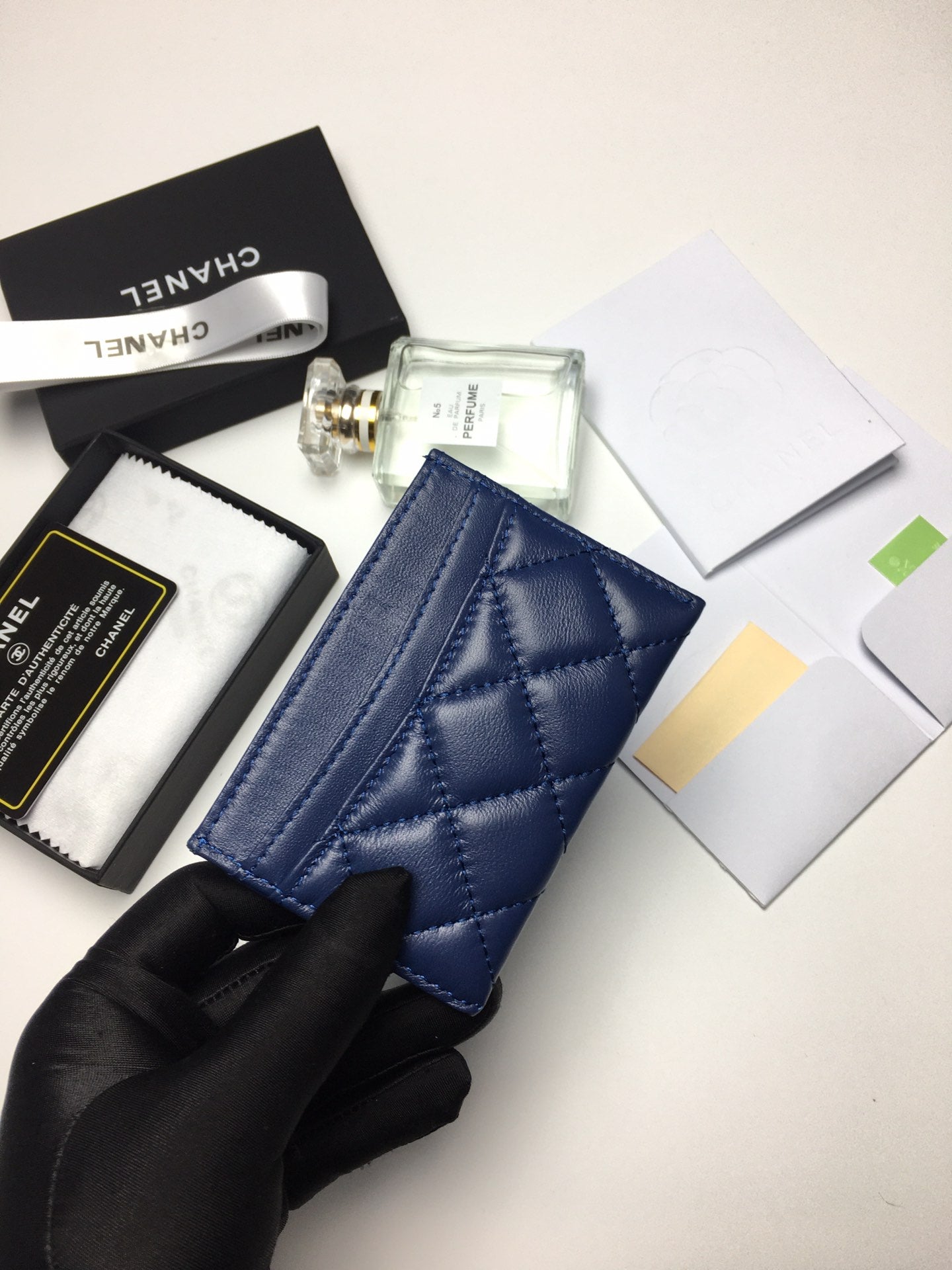 CC CARD HOLDER 11.2 NAVY CALFSKIN SILVER ICON