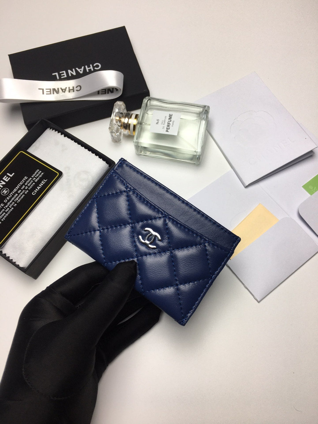 CC CARD HOLDER 11.2 NAVY CALFSKIN SILVER ICON