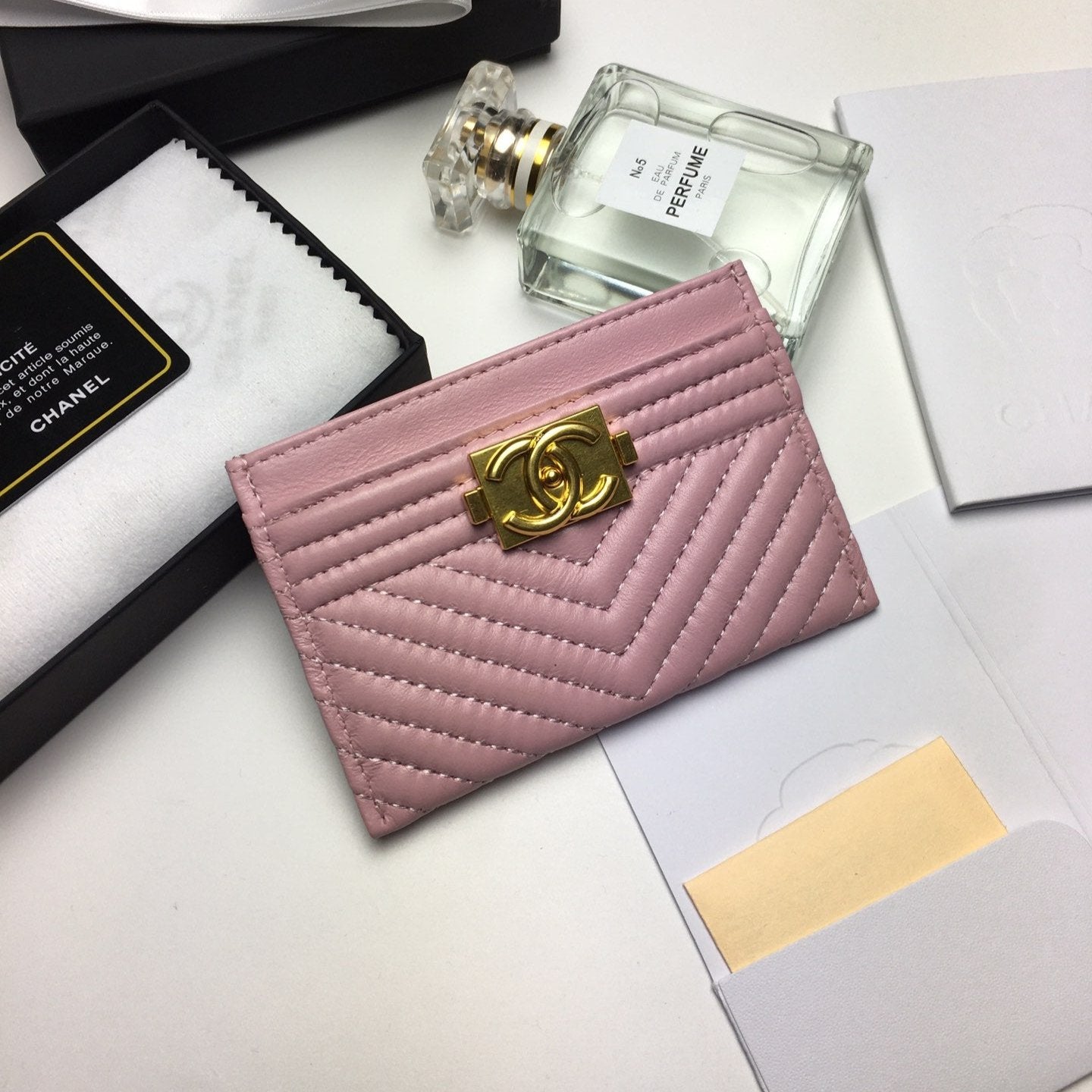CC LINE CARD HOLDER 11.2 BABY PINK CALFSKIN GOLD ICON