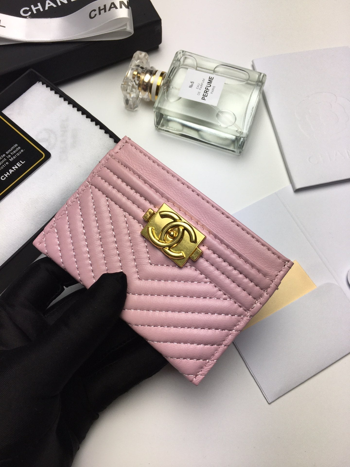 CC LINE CARD HOLDER 11.2 BABY PINK CALFSKIN GOLD ICON