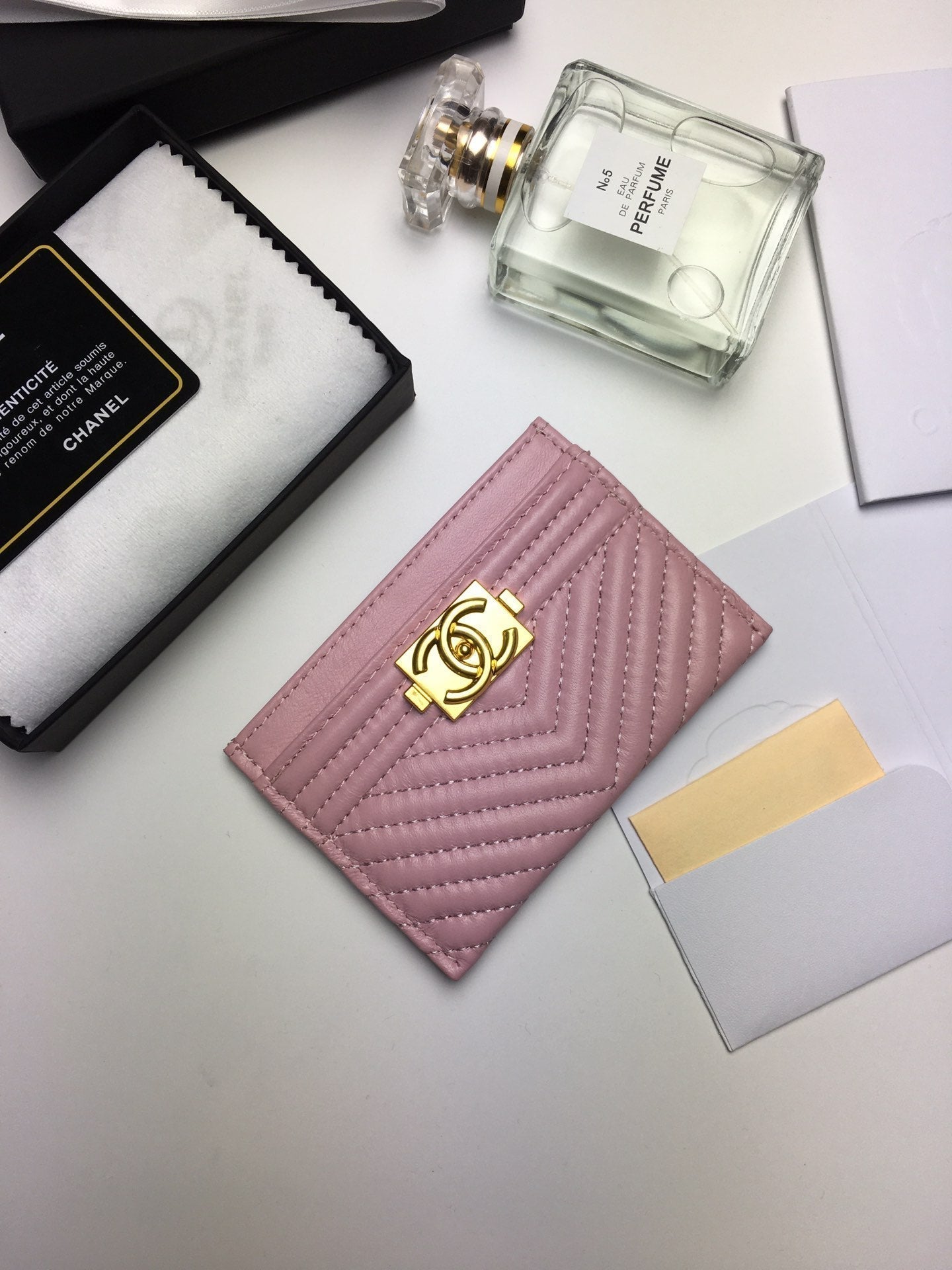 CC LINE CARD HOLDER 11.2 BABY PINK CALFSKIN GOLD ICON