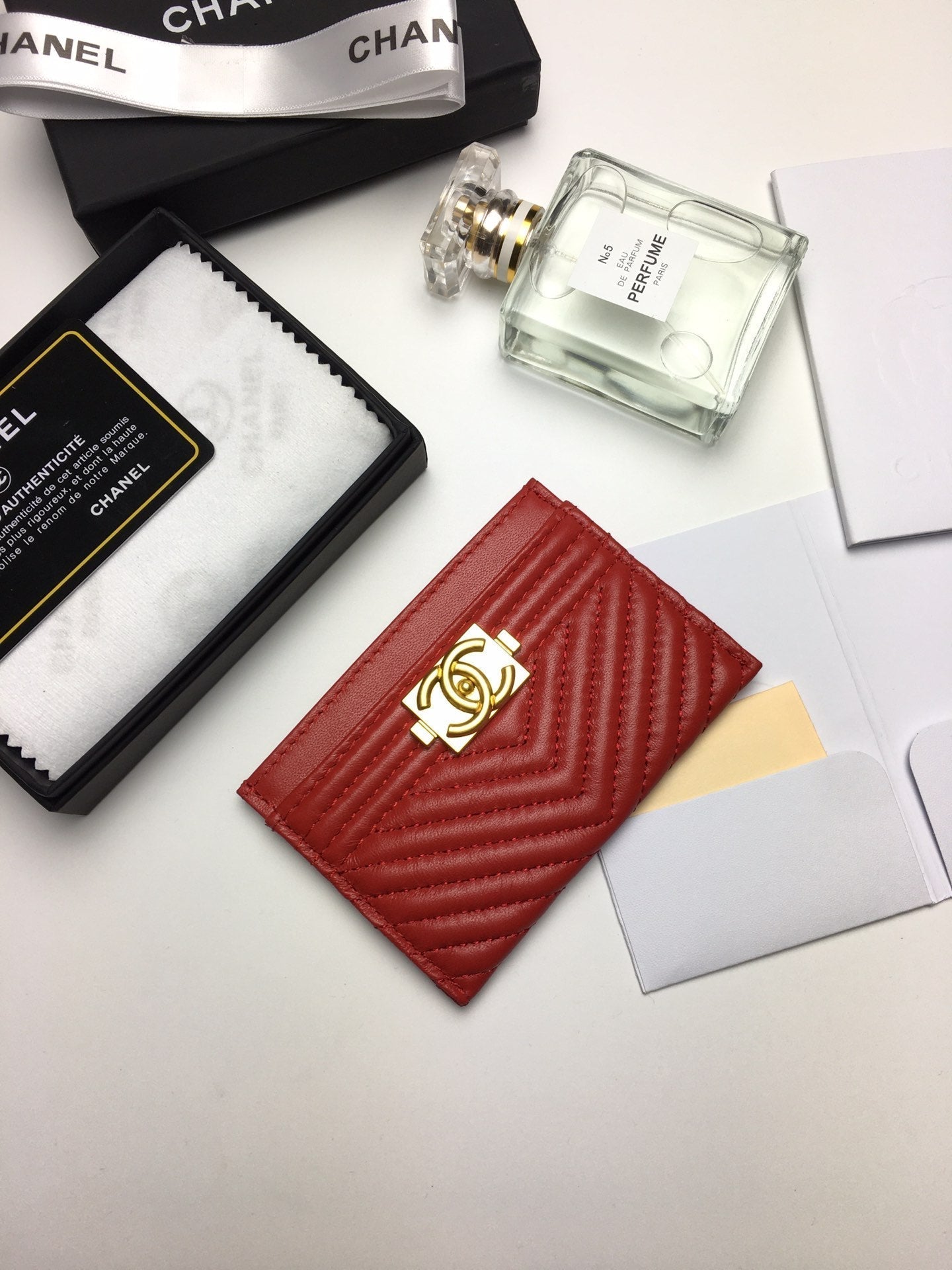 CC LINE CARD HOLDER 11.2 RED CALFSKIN GOLD ICON