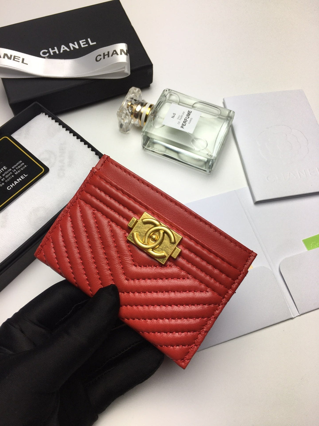 CC LINE CARD HOLDER 11.2 RED CALFSKIN GOLD ICON