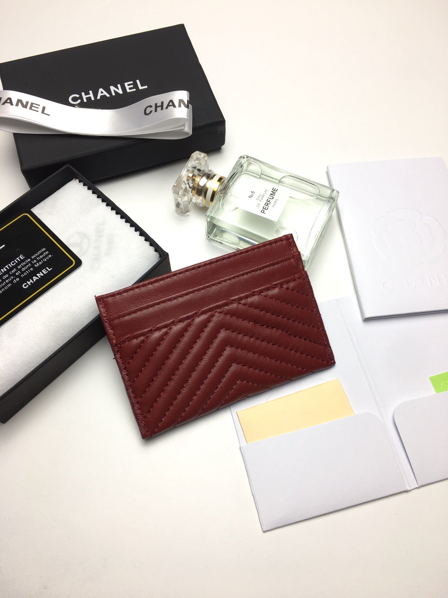 CC LINE CARD HOLDER 11.2 GARNET CALFSKIN GOLD ICON