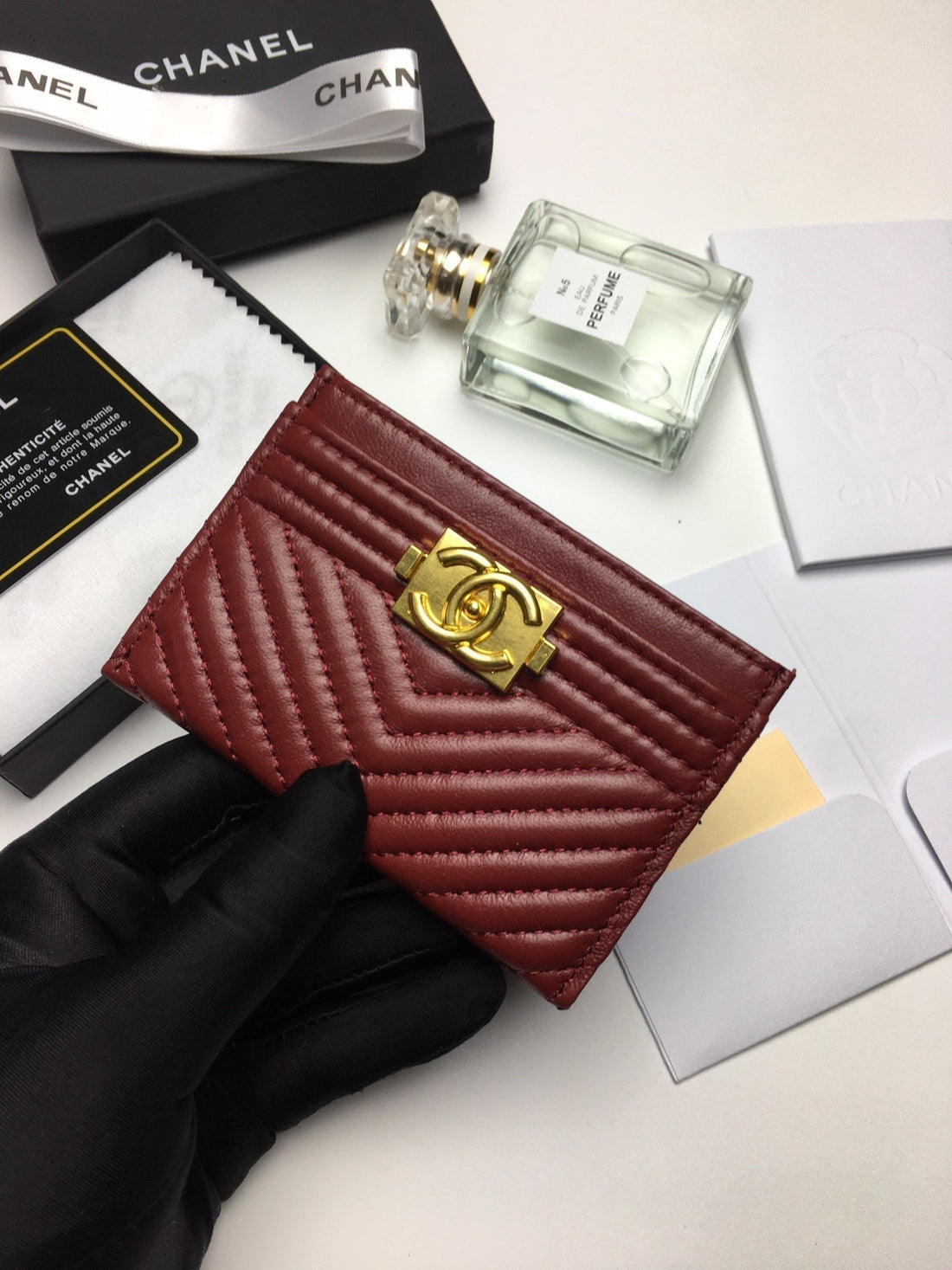 CC LINE CARD HOLDER 11.2 GARNET CALFSKIN GOLD ICON