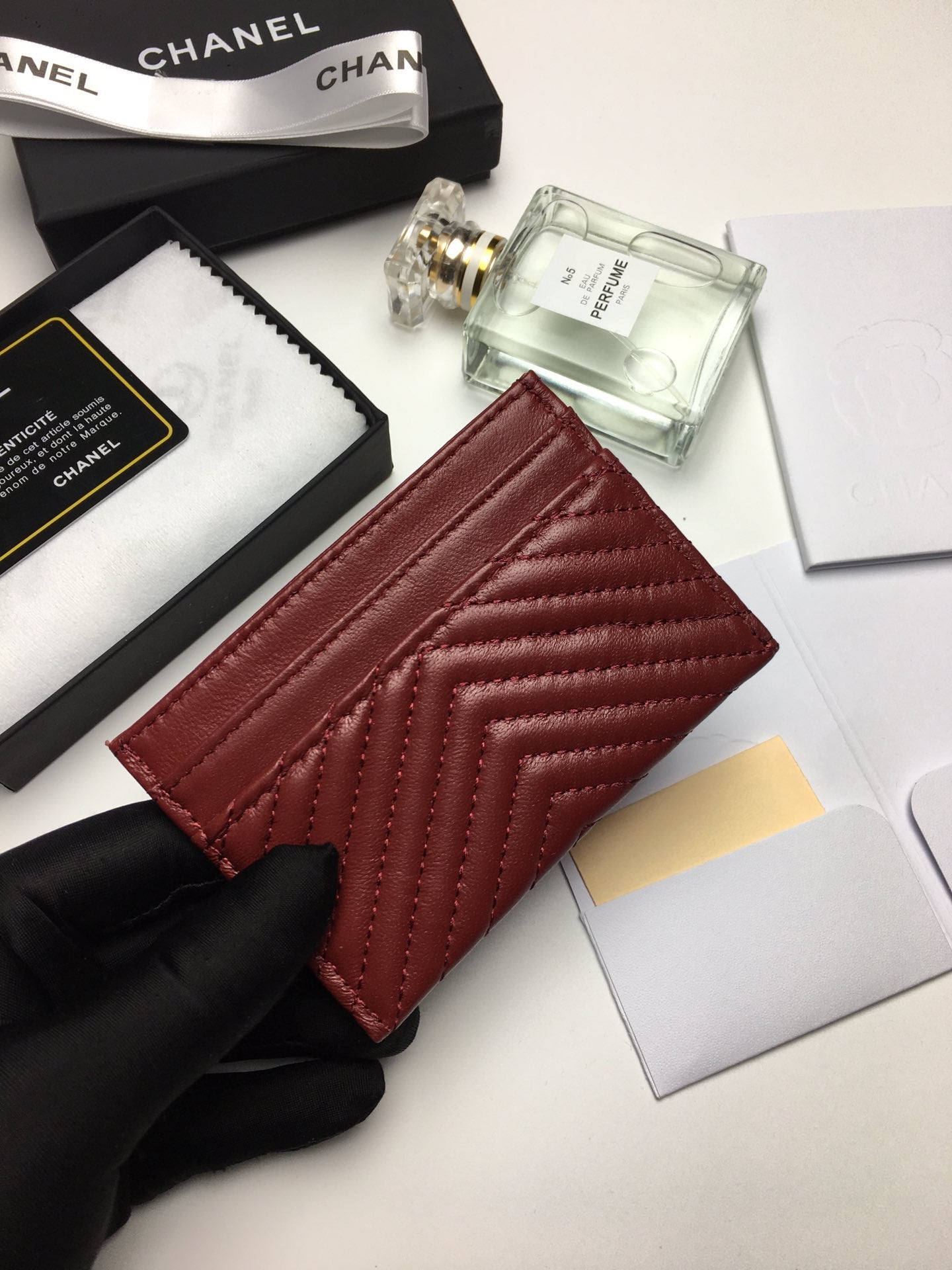 CC LINE CARD HOLDER 11.2 GARNET CALFSKIN GOLD ICON