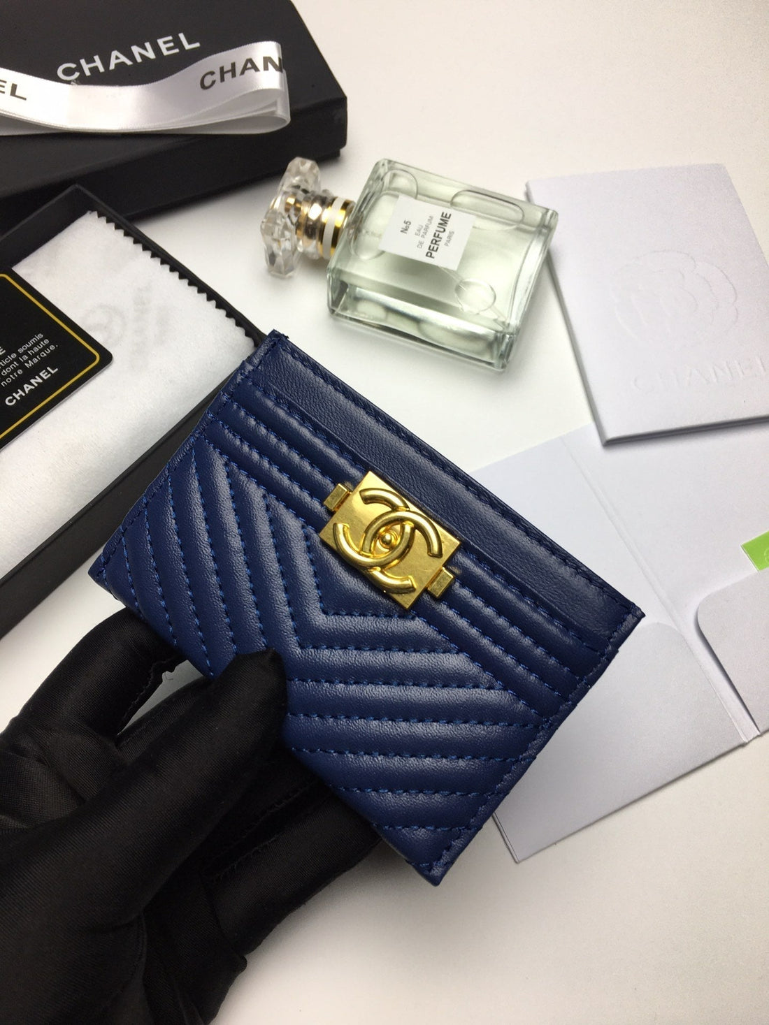 CC LINE CARD HOLDER 11.2 NAVY CALFSKIN GOLD ICON