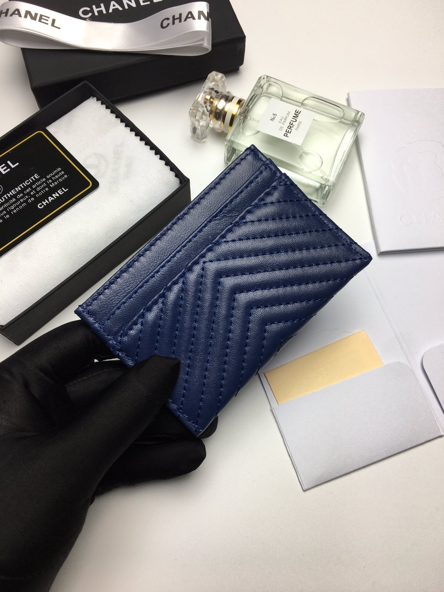 CC LINE CARD HOLDER 11.2 NAVY CALFSKIN GOLD ICON