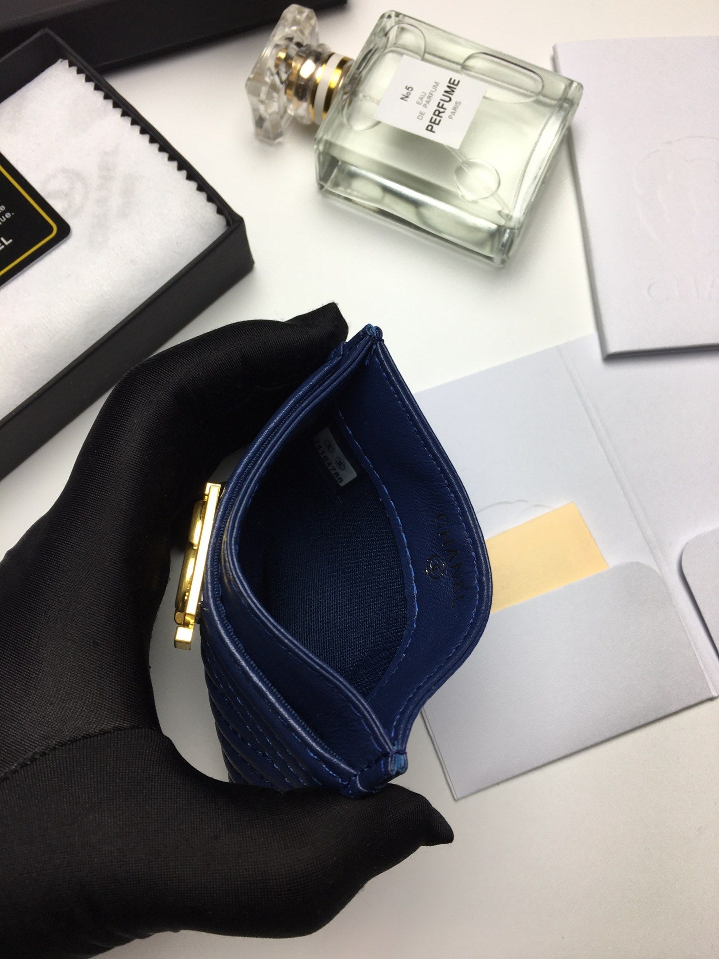 CC LINE CARD HOLDER 11.2 NAVY CALFSKIN GOLD ICON