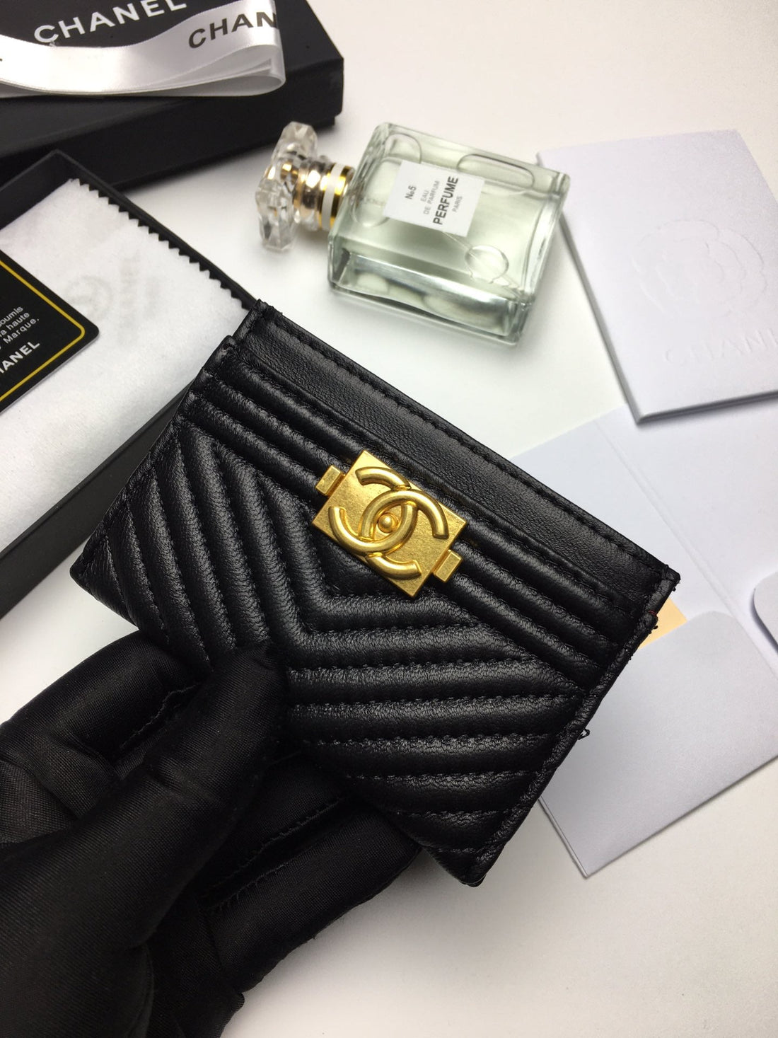 CC LINE CARD HOLDER 11.2 BLACK CALFSKIN GOLD ICON