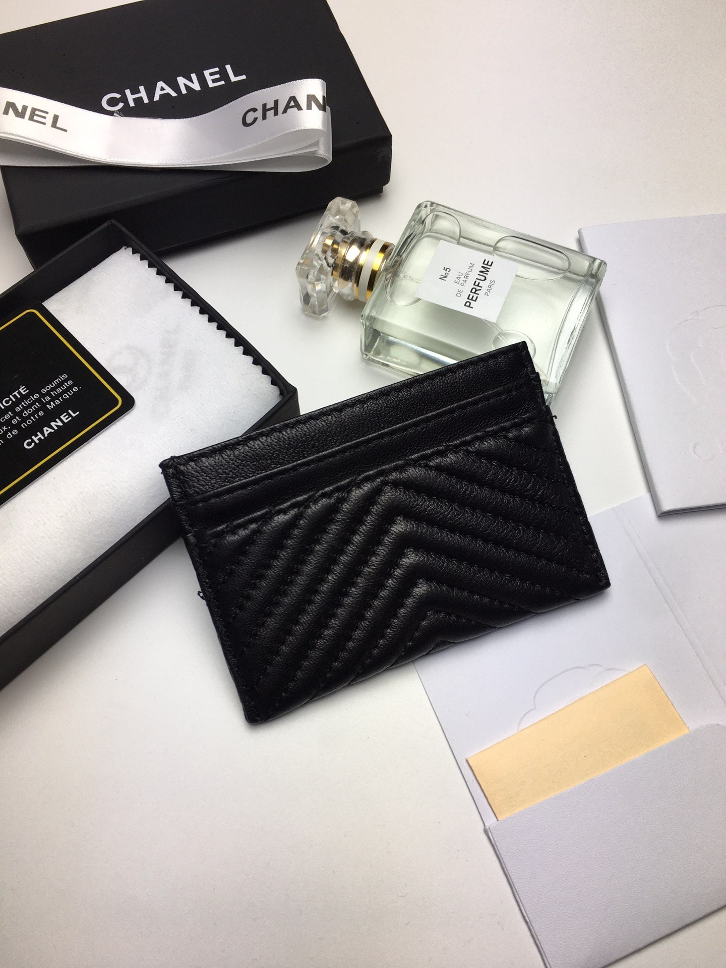 CC LINE CARD HOLDER 11.2 BLACK CALFSKIN GOLD ICON