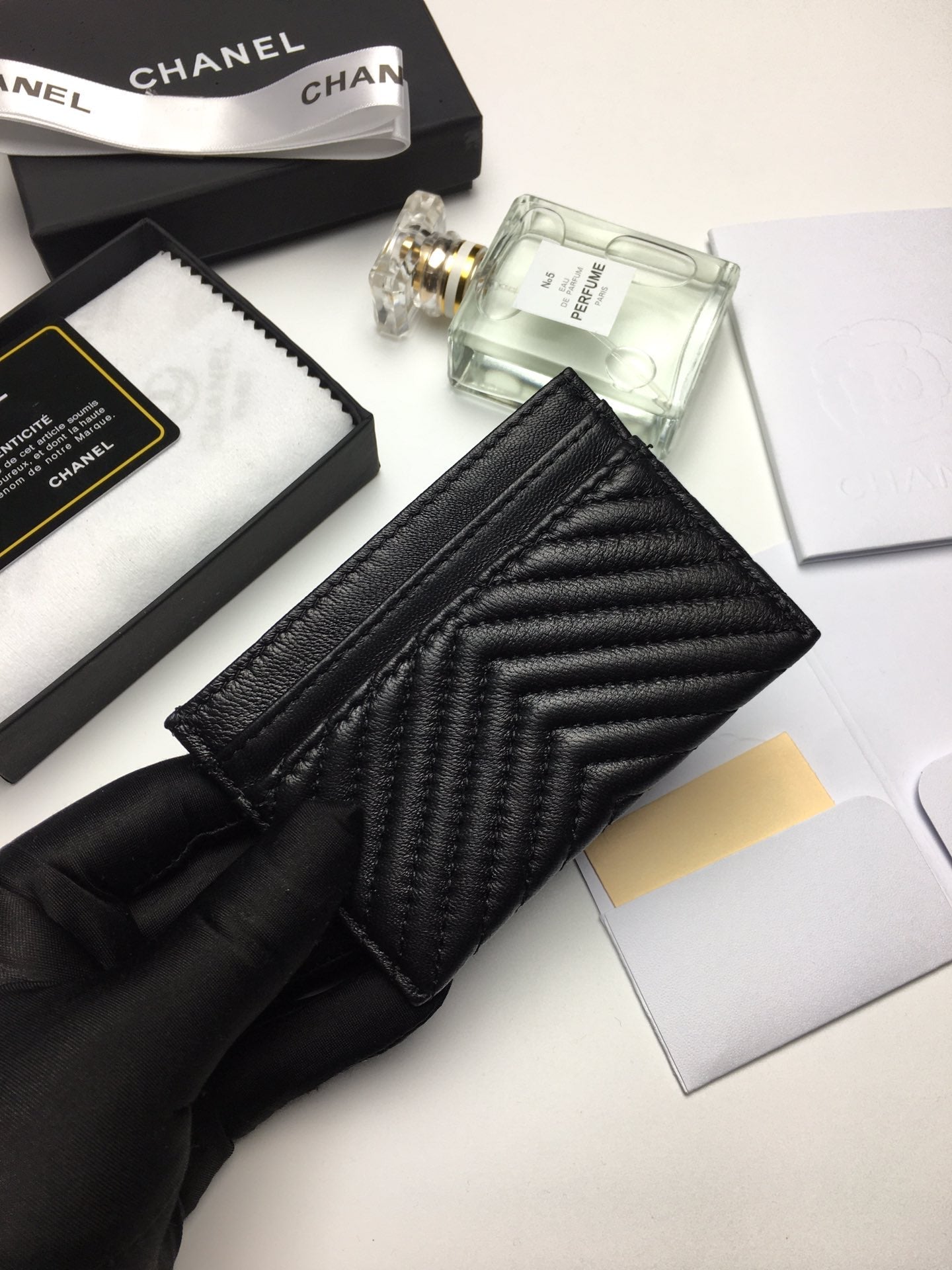 CC LINE CARD HOLDER 11.2 BLACK CALFSKIN GOLD ICON