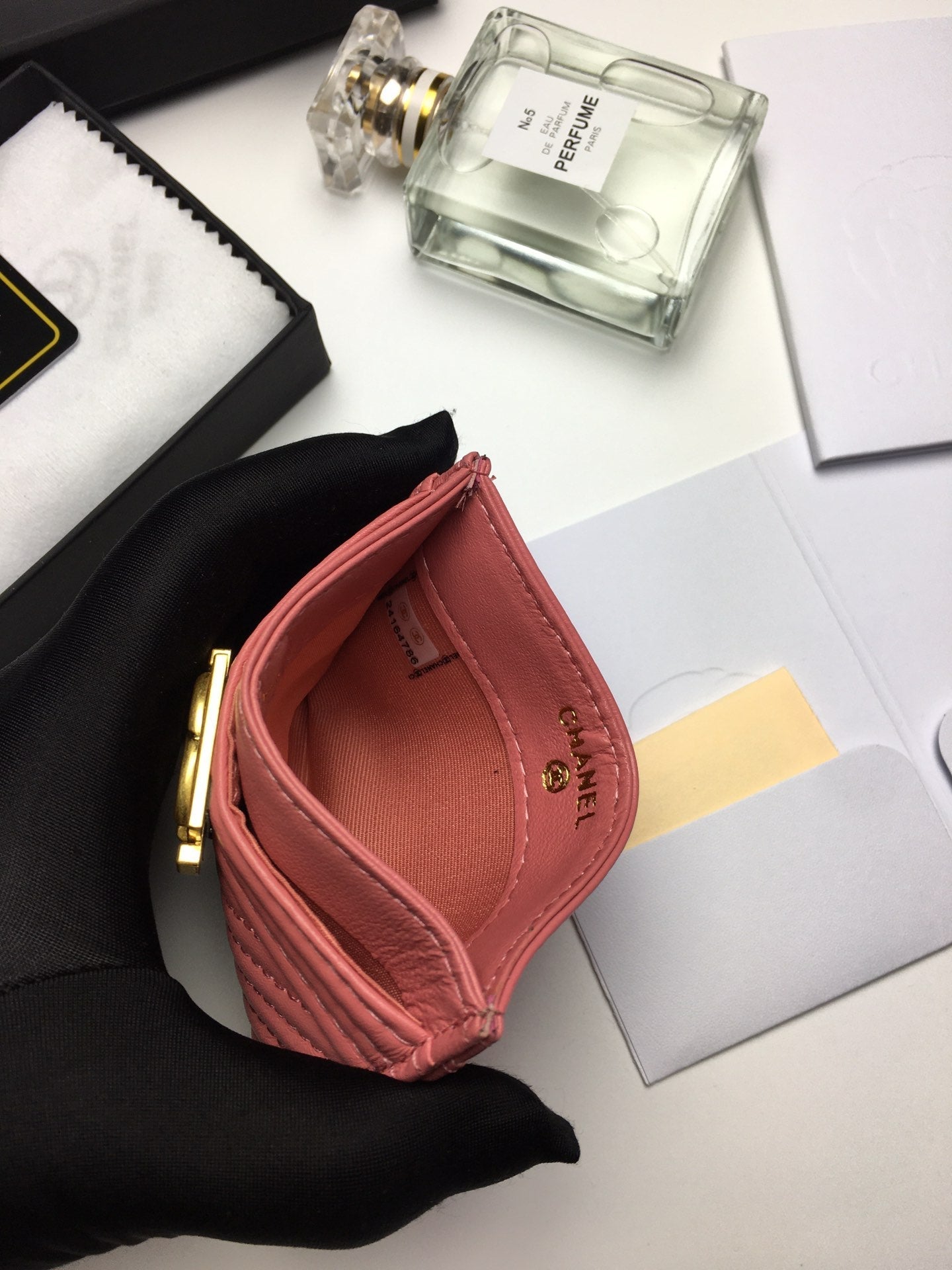 CC LINE CARD HOLDER 11.2 CORAL CALFSKIN GOLD ICON