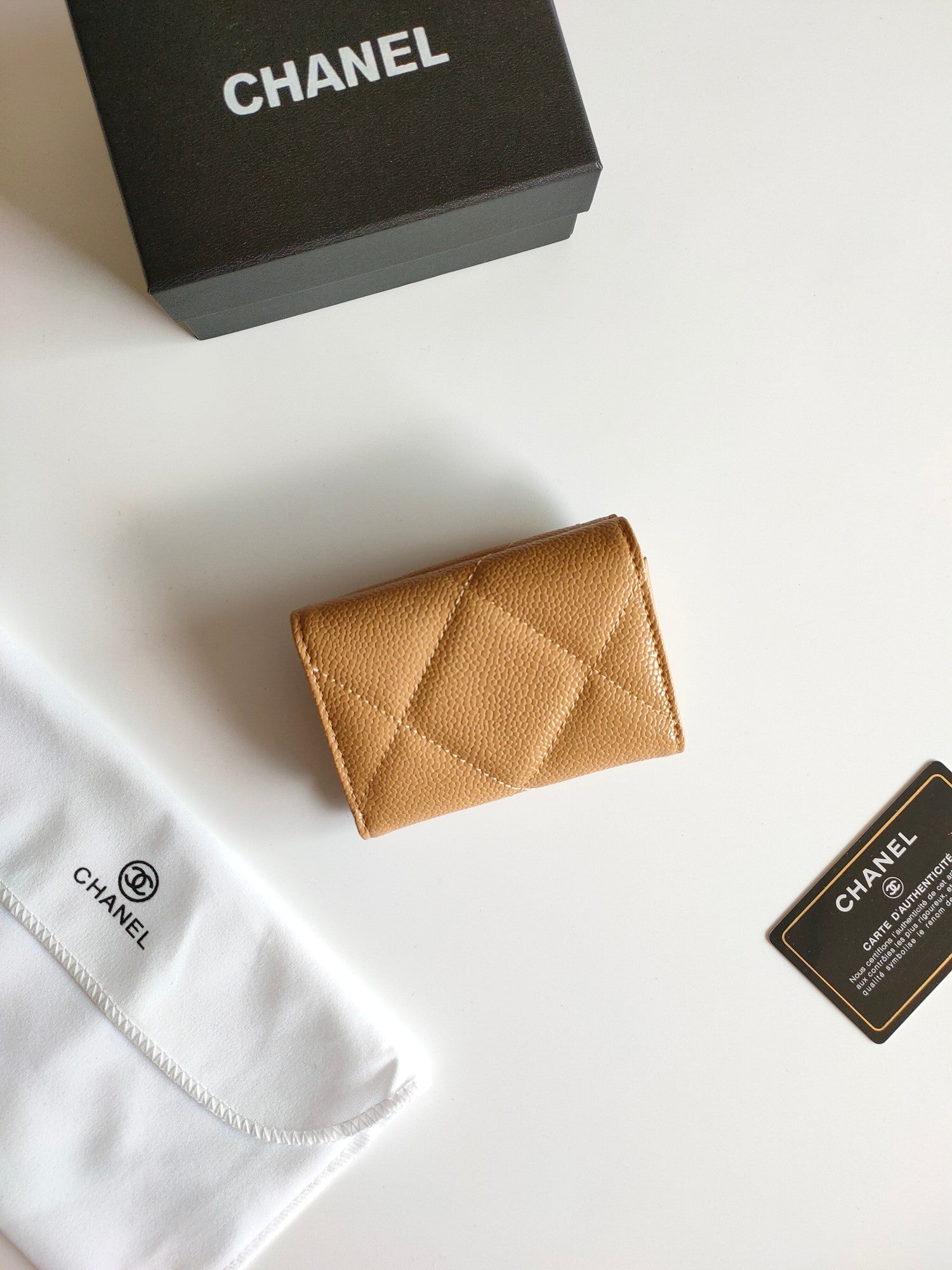 CC TRIFOLD PURSE 12 AMBER GRAINED CALFSKIN GOLD ICON