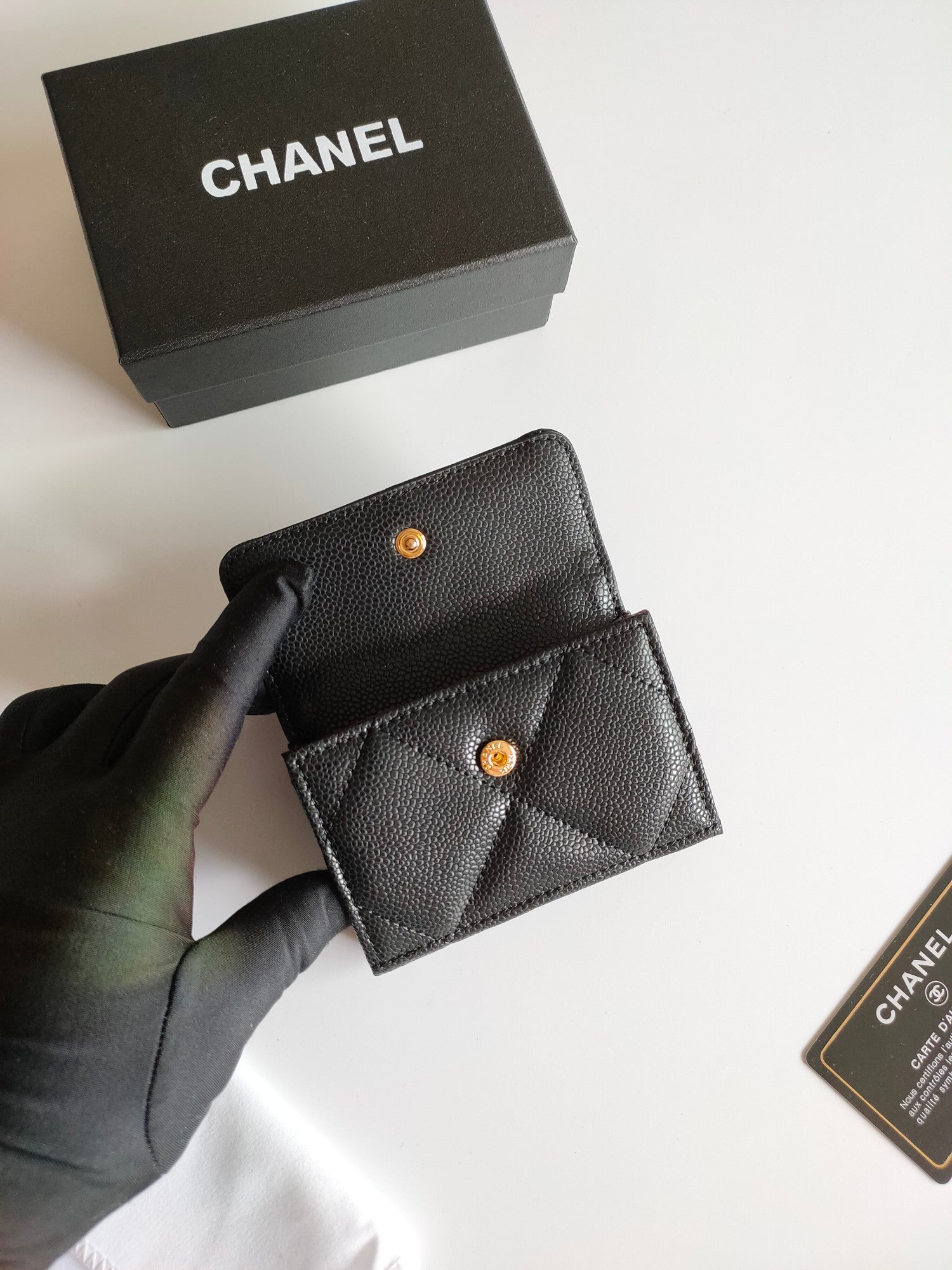 CC TRIFOLD PURSE 12 BLACK GRAINED CALFSKIN GOLD ICON