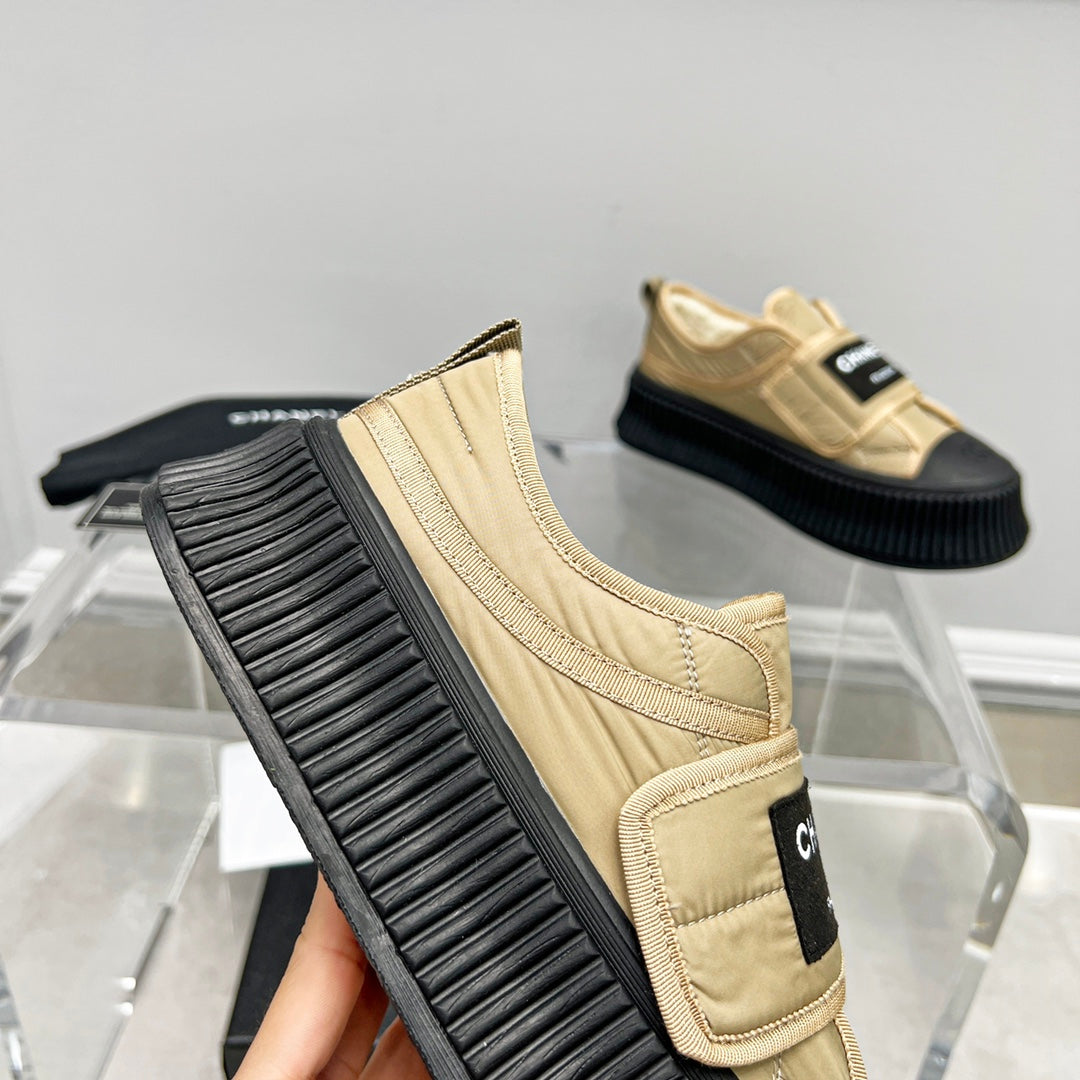 CC Low Sneaker Thick-Soled Beige Rain Velvet Fabric
