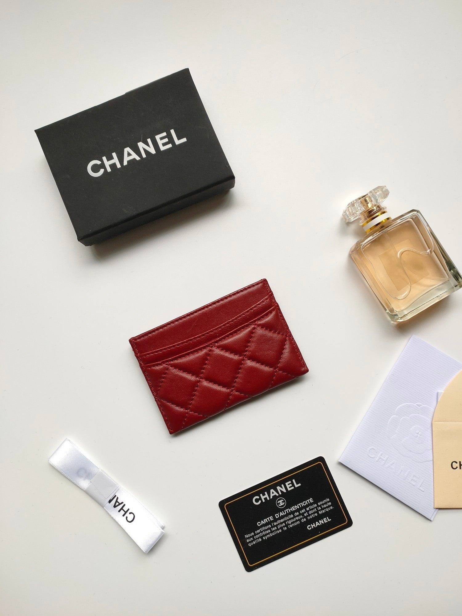 CC CARD HOLDER 11.2 CRIMSON CALFSKIN GOLD ICON
