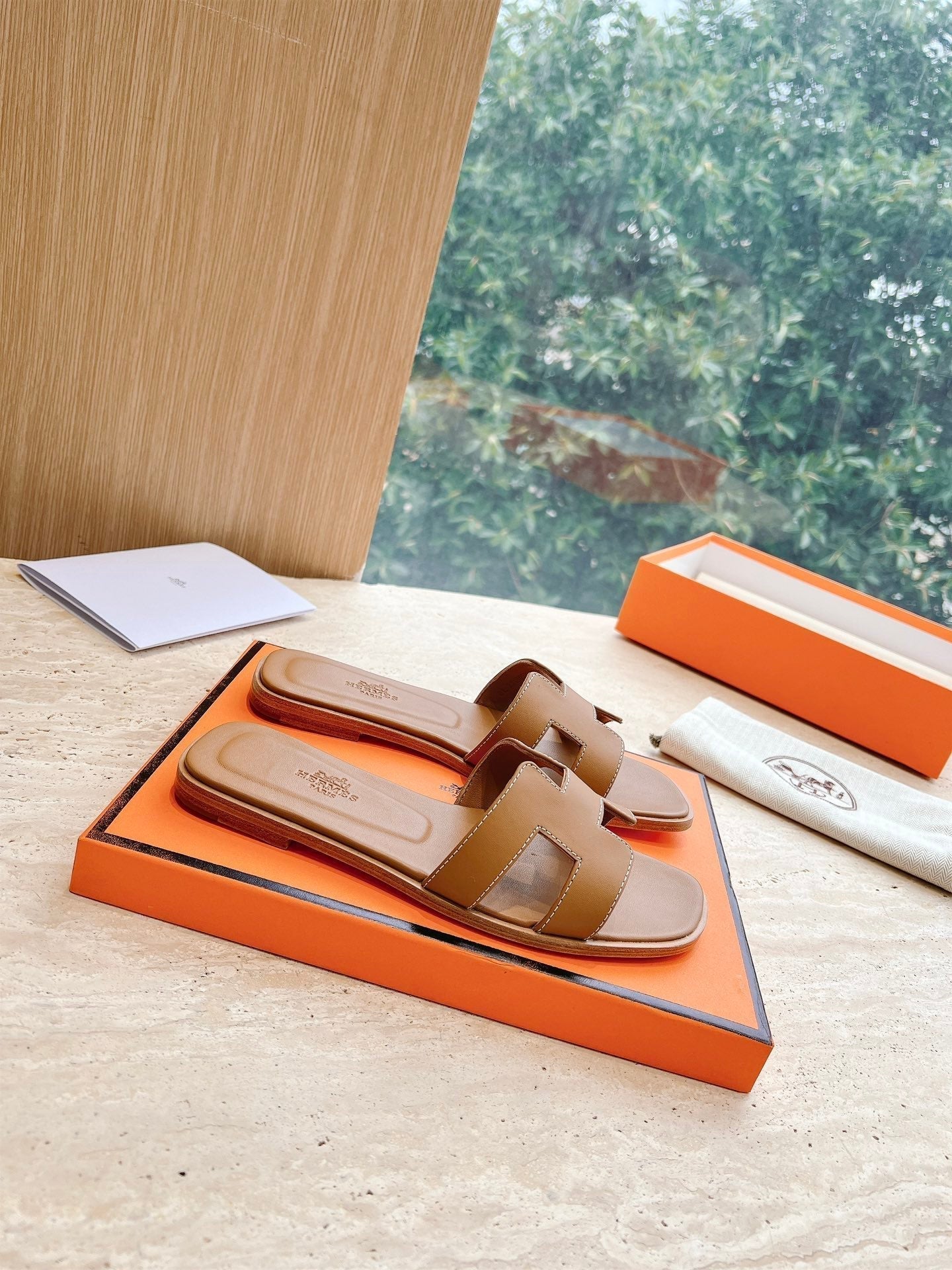 HM 25 Oran Sandal Gold Calfskin