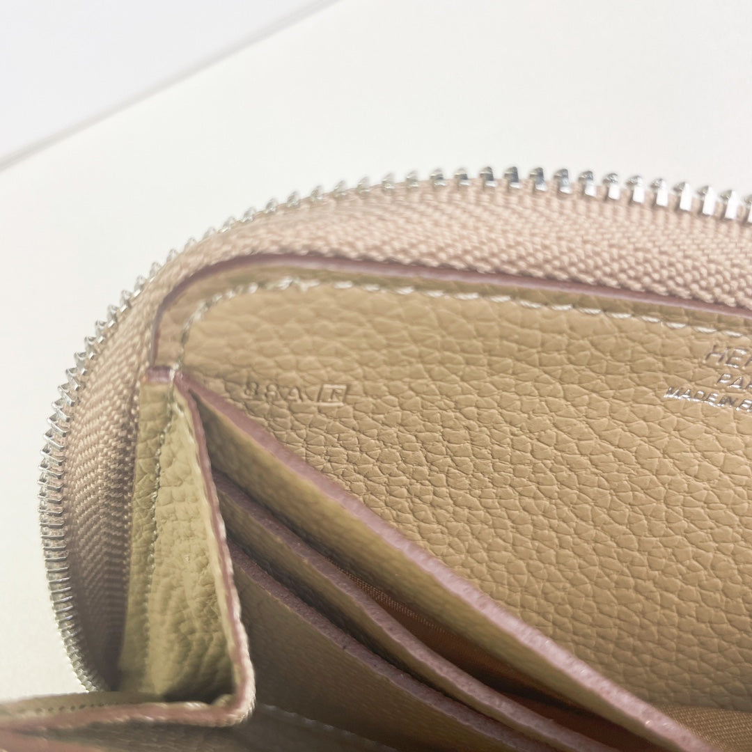 HM SILK'IN HOLED SHORT WALLET 11.5 KHAKI GRAINED CALFSKIN