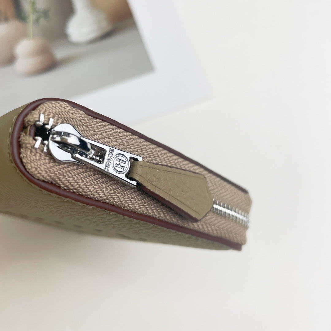 HM SILK'IN HOLED SHORT WALLET 11.5 KHAKI GRAINED CALFSKIN