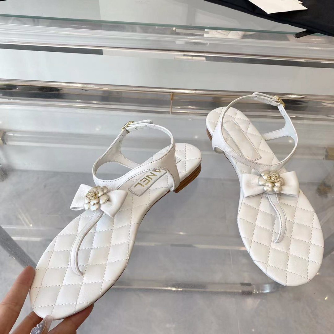 sandal white quilted lambskin flower cc