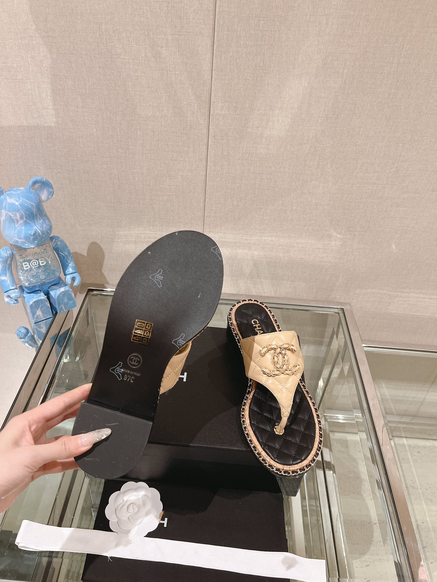 cc thong sandal 50 beige black quilted lambskin