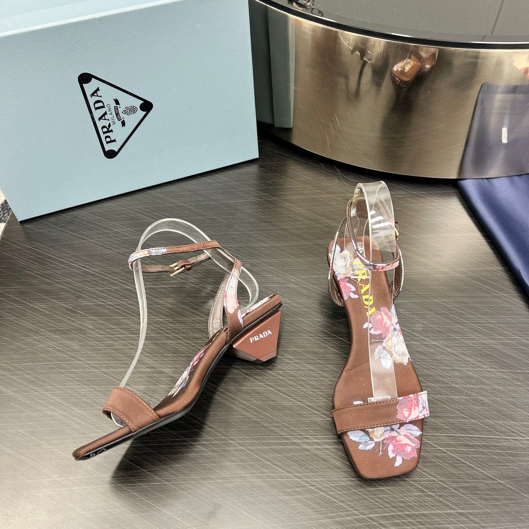PRA TRIANGLE HEEL FLOWER MOTIF SATIN SANDALS CINNAMON