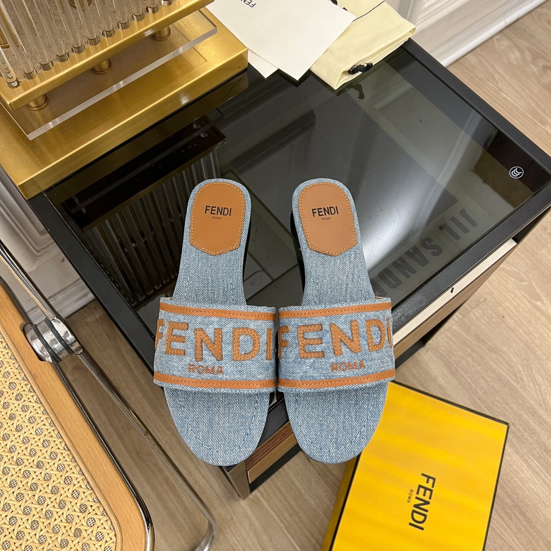 FENDI BAGUETTE SIGNATURE SLIDE IN LIGHT BLUE DENIM AND BROWN CALFSKIN