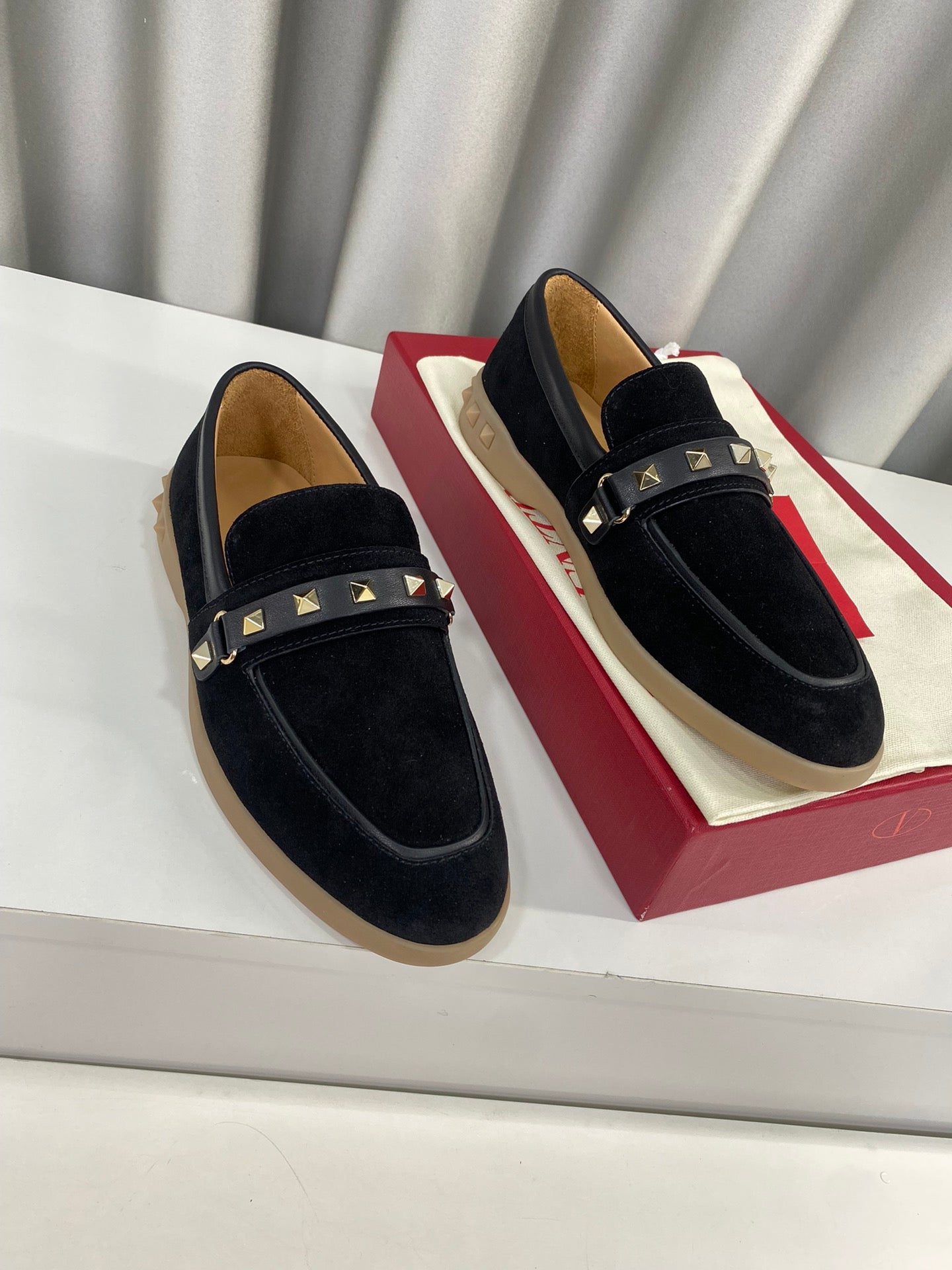 LEISURE FLOWS SPLIT LOAFER IN BLACK SUEDE