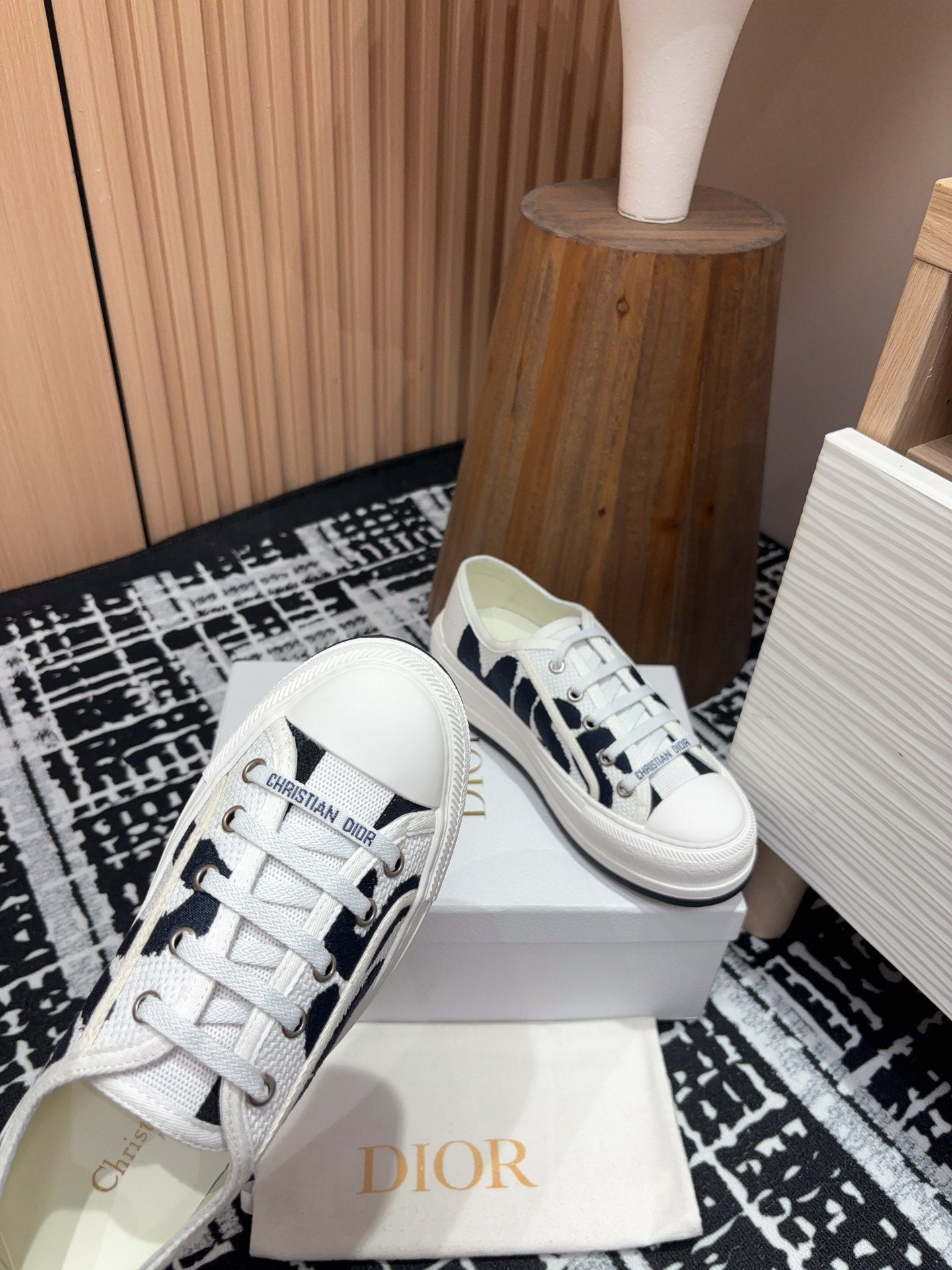 CD Walk'n'Dior Platform Sneaker Black White Miss Canvas