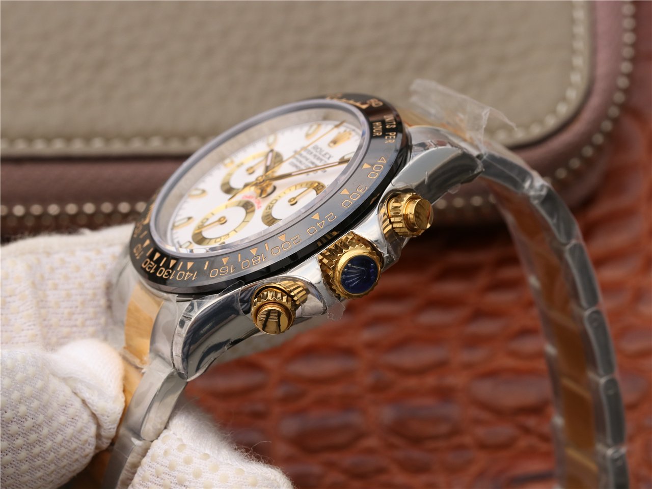 DAYTONA 40MM GOLD STEEL BLACK BEZEL WHITE DIAL