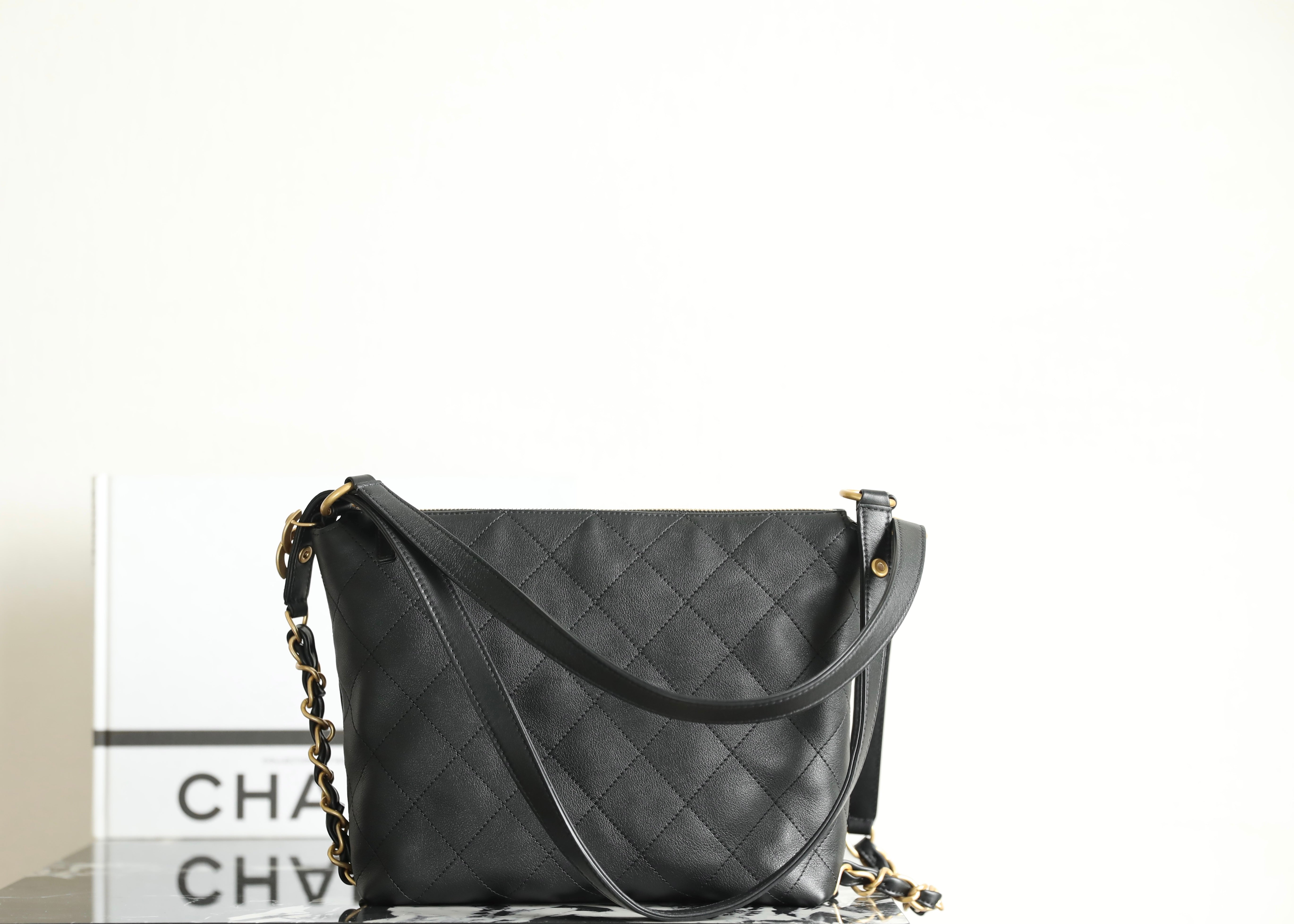 Chanel 25s 𝗛𝗼𝗯𝗼 Backpack Small Black Calfskin 340195