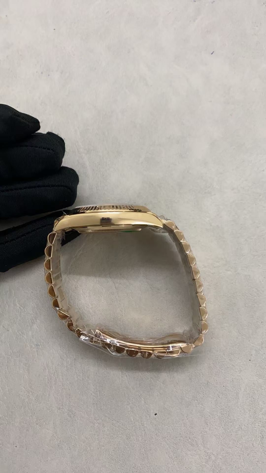 Rolex Day-Date 40mm Mop Dial Gold