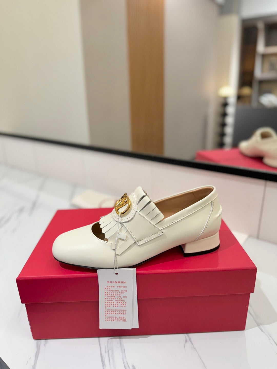 VT 2025 Signature Loafer Ivory Calf Leather 295071