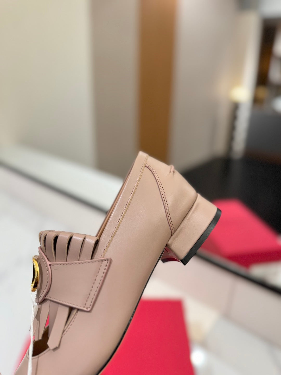 VT 2025 Signature Loafer Pure Beige Calf Leather 295074