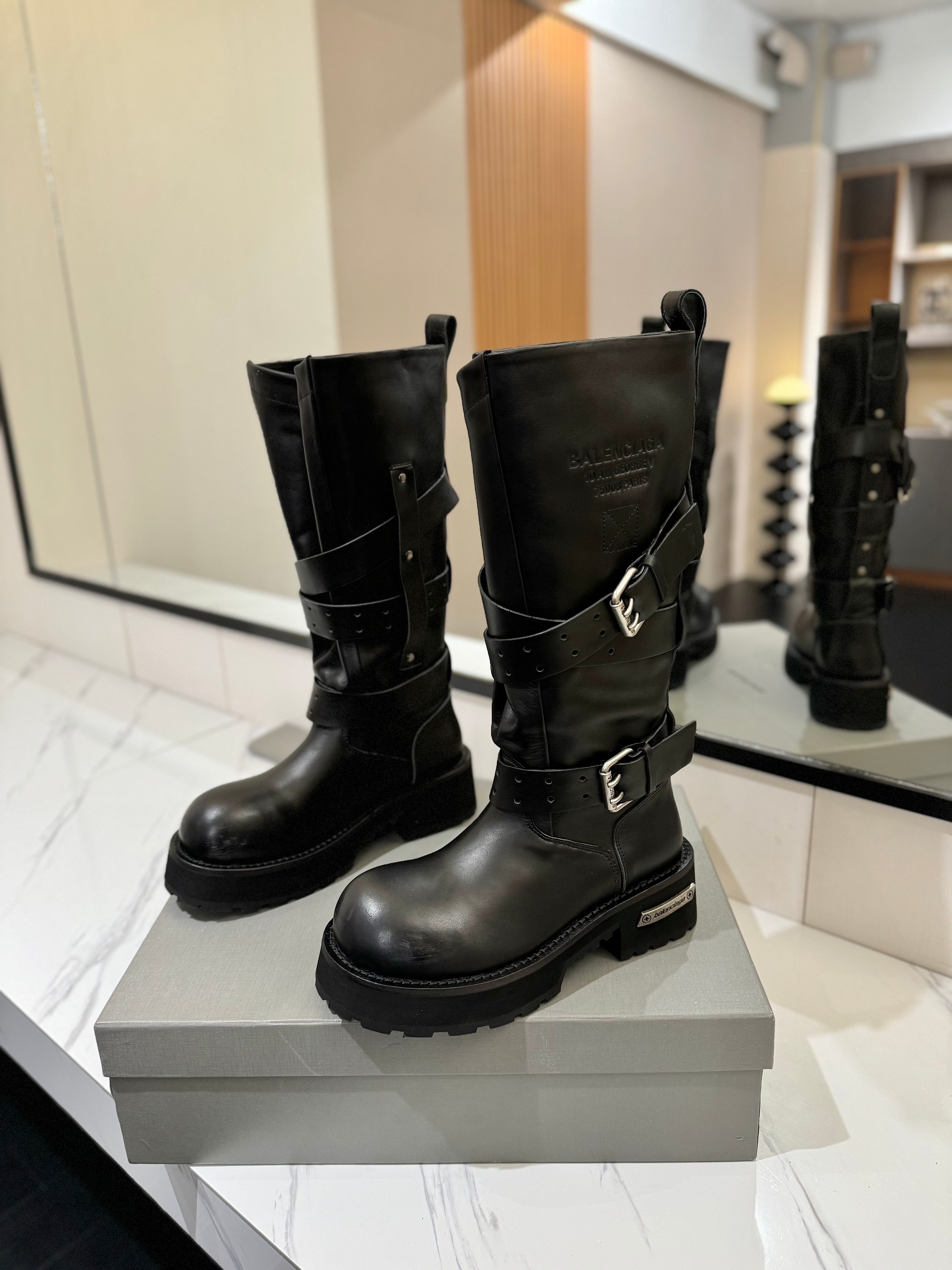 Balenciaga 25s buckled high boots black calfskin  467611