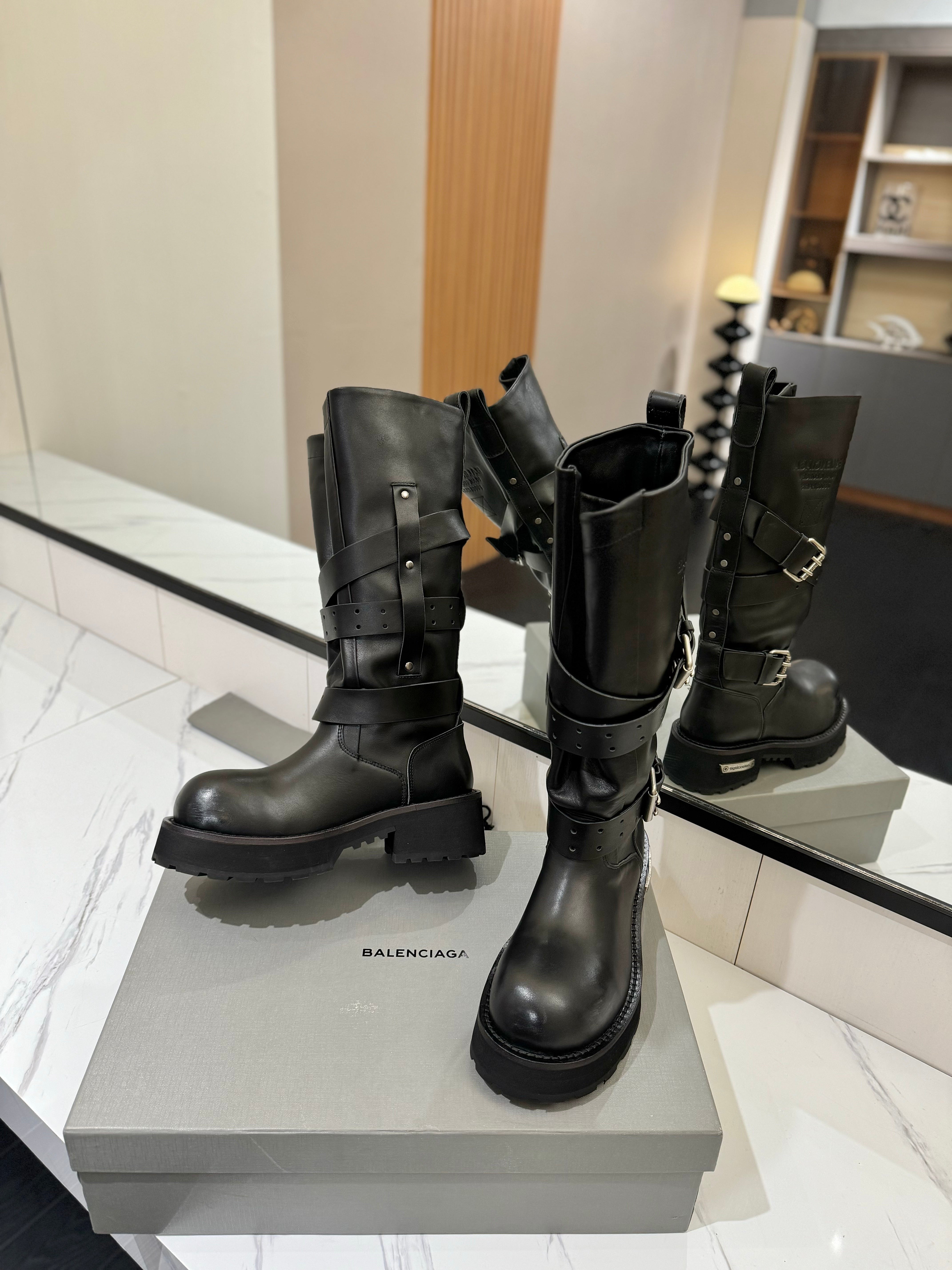 Balenciaga 25s buckled high boots black calfskin  467611