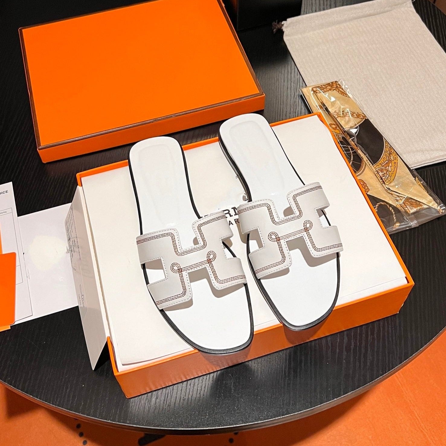 0RAN SANDAL Calfskin White