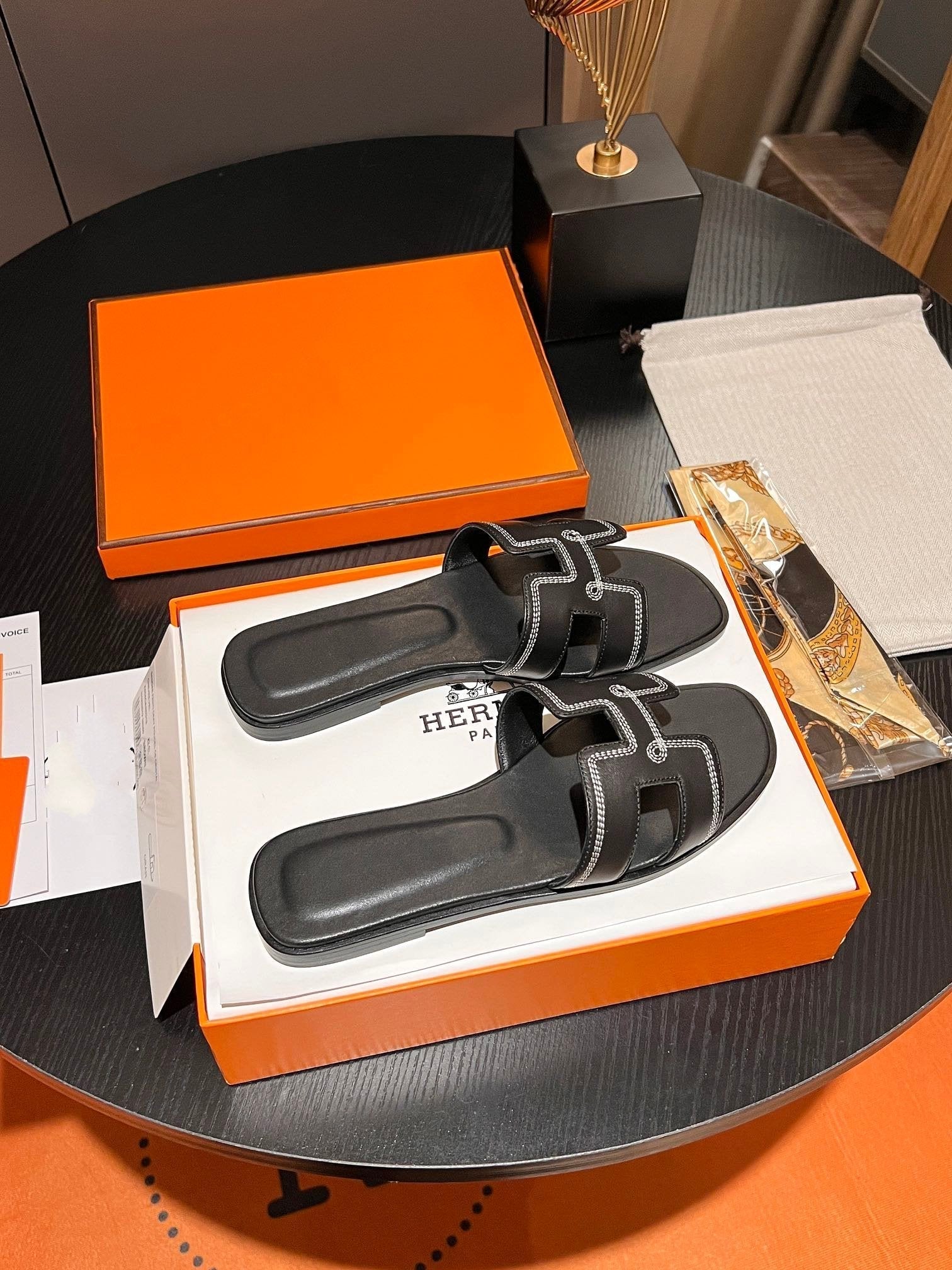 0RAN SANDAL Calfskin Black