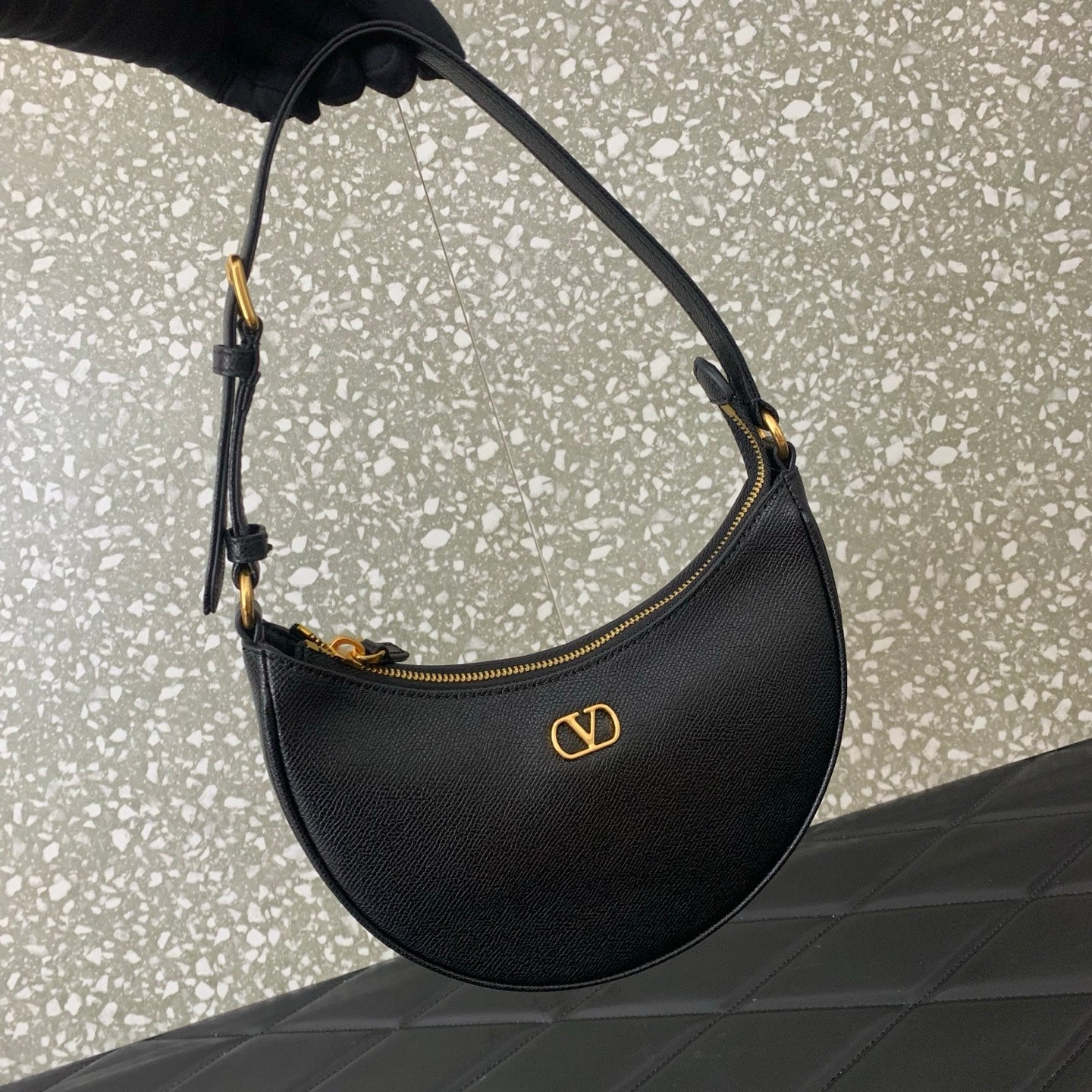VA GARAVANI VLOGO mini HOBO bag black calfskin 566882