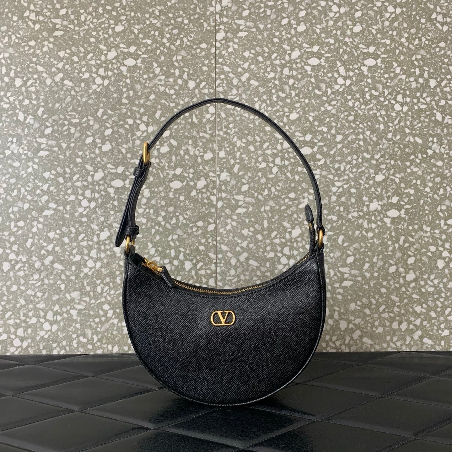 VA GARAVANI VLOGO mini HOBO bag black calfskin 566882