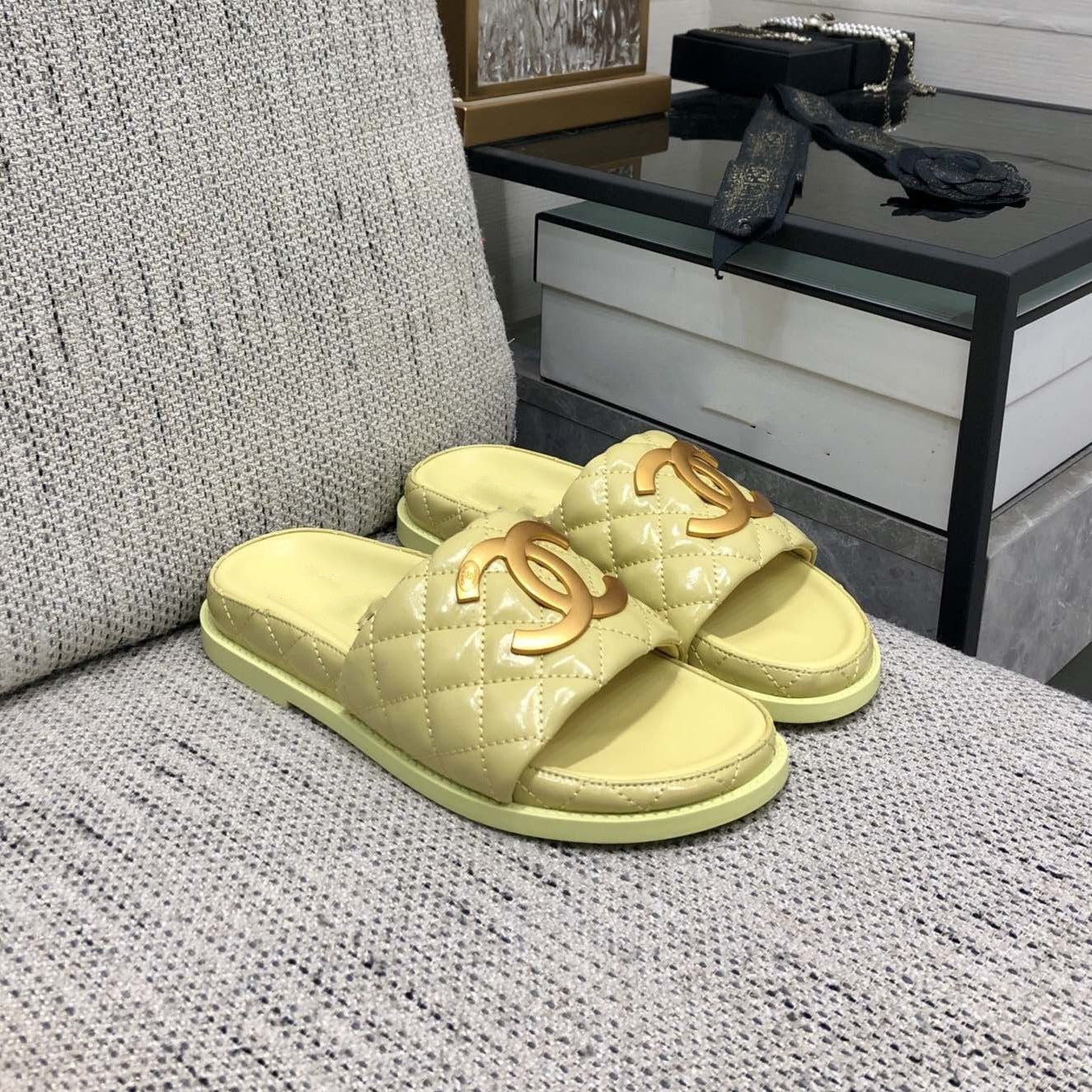 mule sandal 30 lime quilted waxed leather