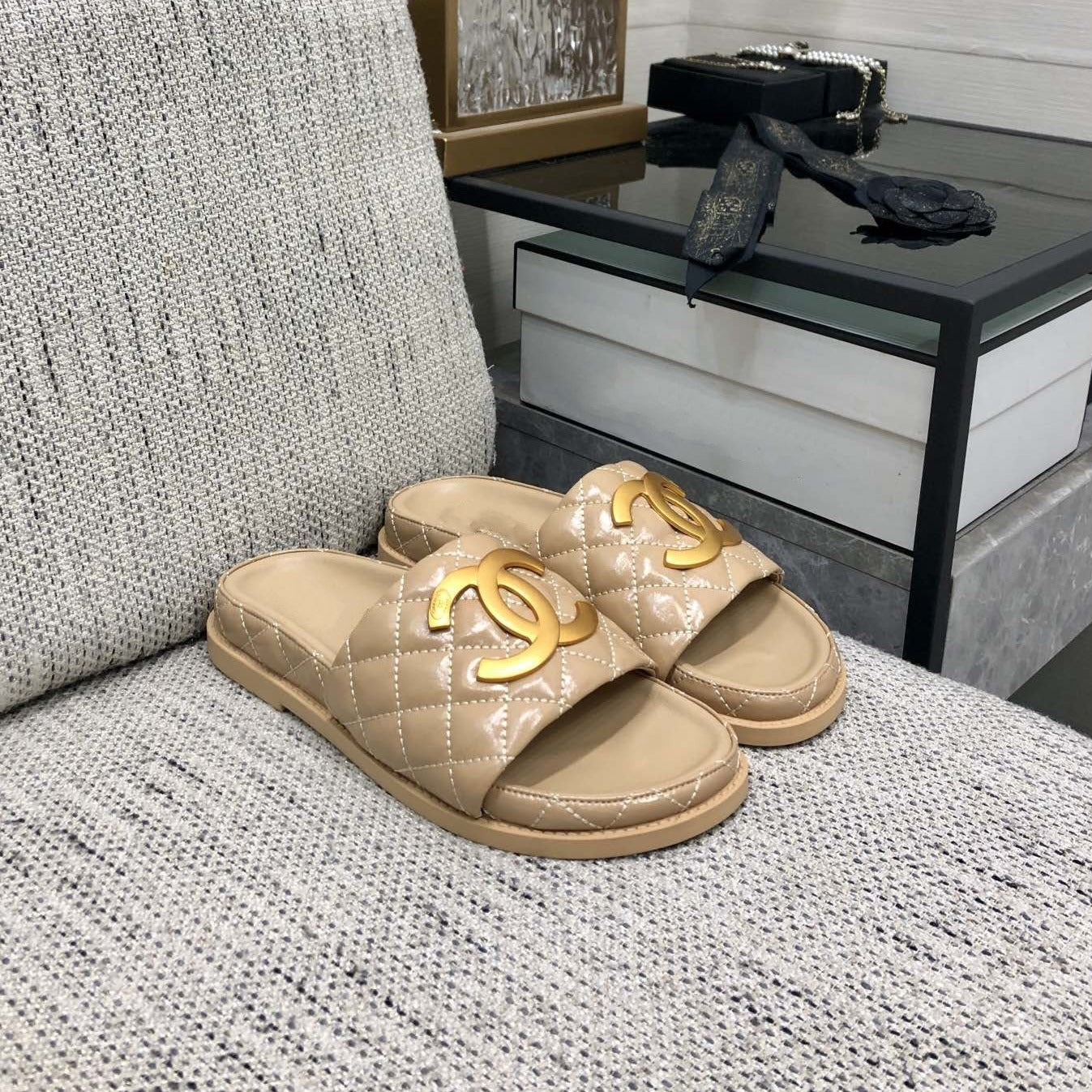 mule sandal 30 beige quilted waxed leather